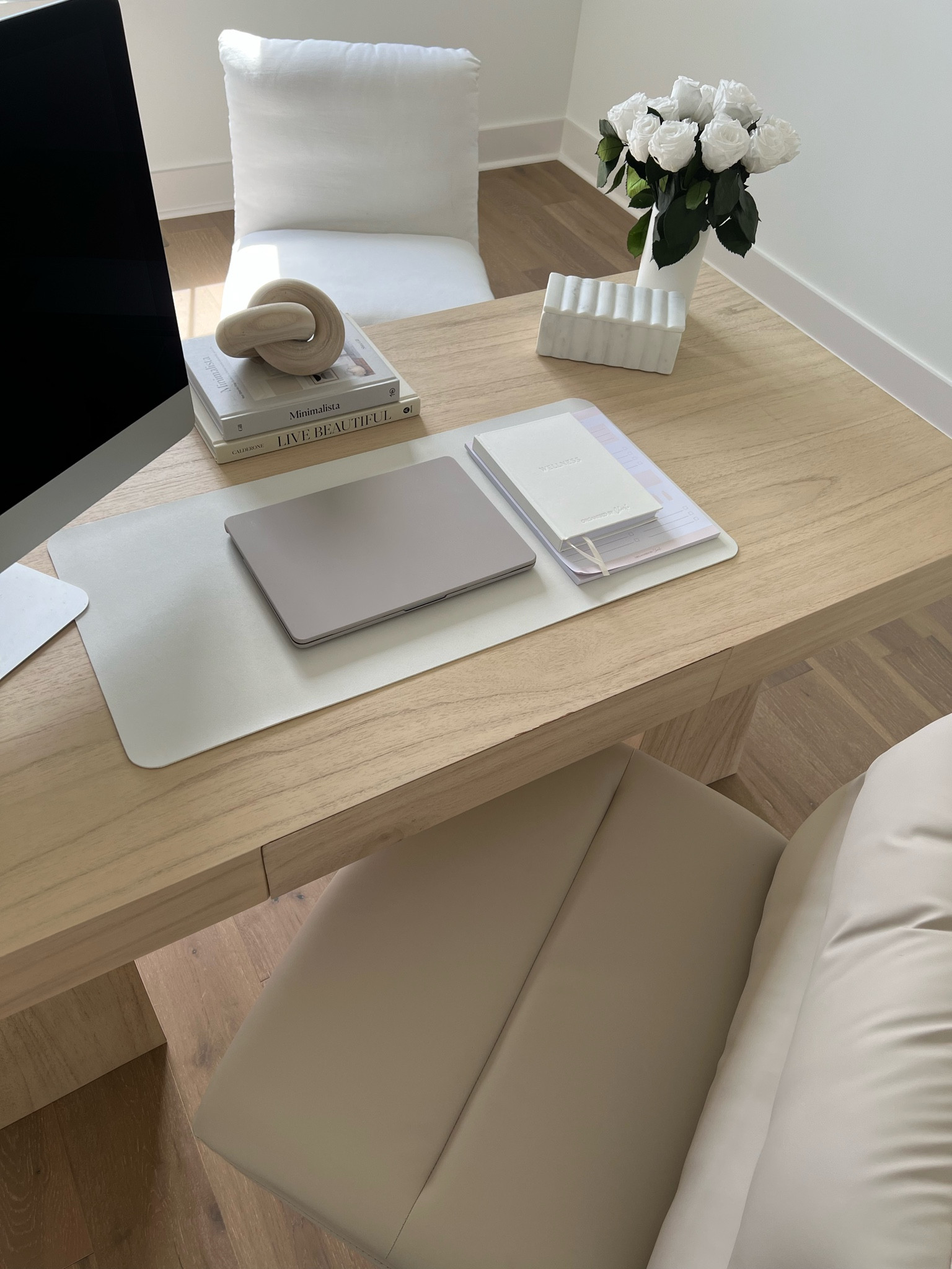 Home office details 🤍✨ chair, MacBook case & mouse pad can be found on my Amazon störefrönt! 

#LTKFind #LTKhome #LTKstyletip