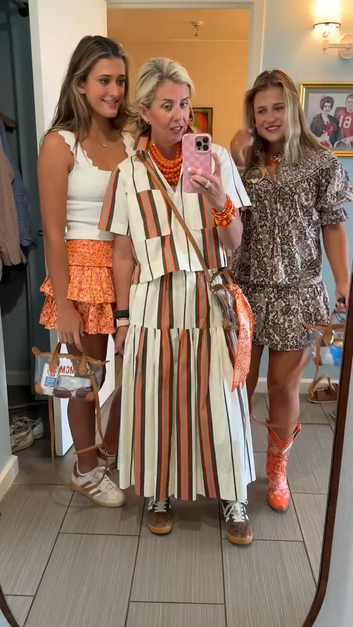 Game Day Ready! Let’s bring home a Big Orange win!!
My set - xs
Sneakers - 8 tts 

CODES- 
*Sunshine Tienda - mixandmatch 
*Sprinkled with Pink - Catherine10
*Loopy - mixandmatchmadness