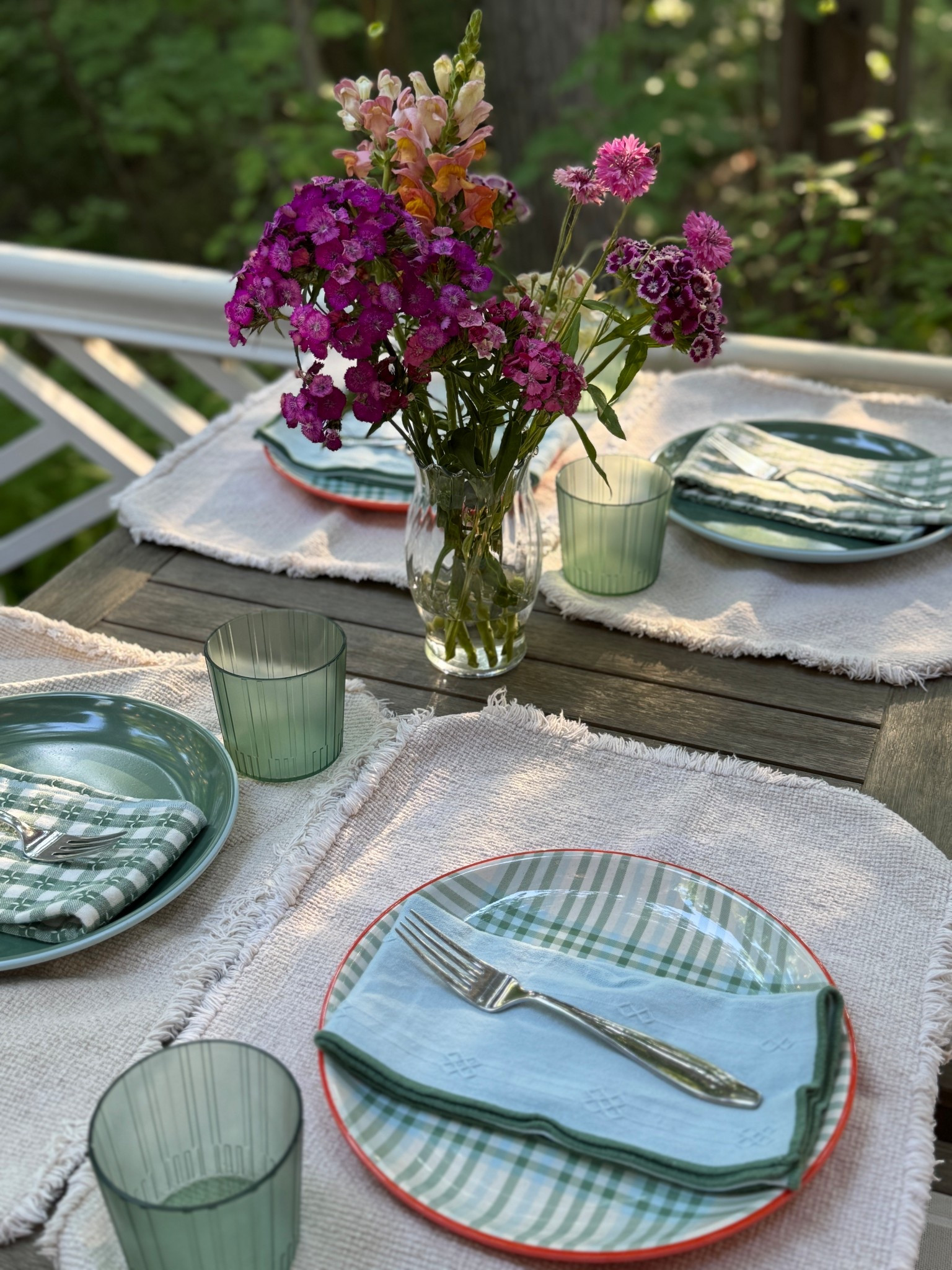 I had to run to grab my son a new swimsuit and ended up coming home with these adorable little plates and napkins, as well as the perfect summer blanket ☀️🍉😎