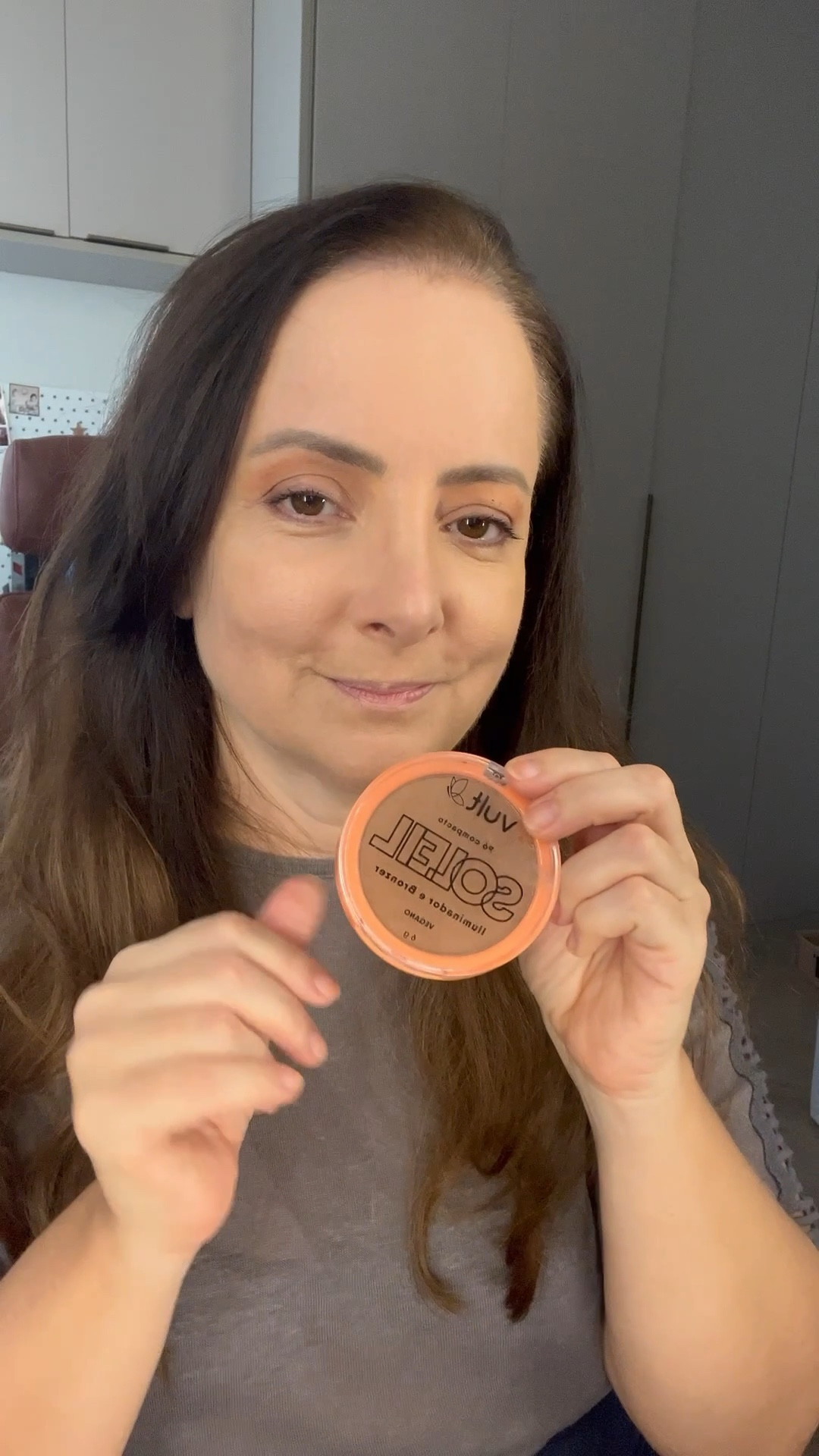 Se tem uma coisa que não pode faltar na minha maquiagem do dia a dia é o bronzer. Dá um ar de saúde e me ajuda a disfarçar o tamanho da minha testa.

#LTKbeleza #LTKbrasil