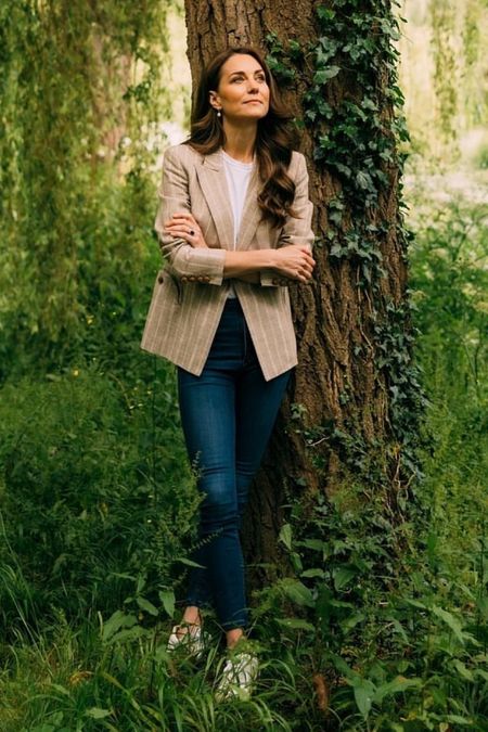 Shop the princess of whales Kate Middleton's beige pinstripe blazer, skinny jeans #KateMiddleton #CelebrityStyle

#LTKStyleTip #LTKFindsUnder100