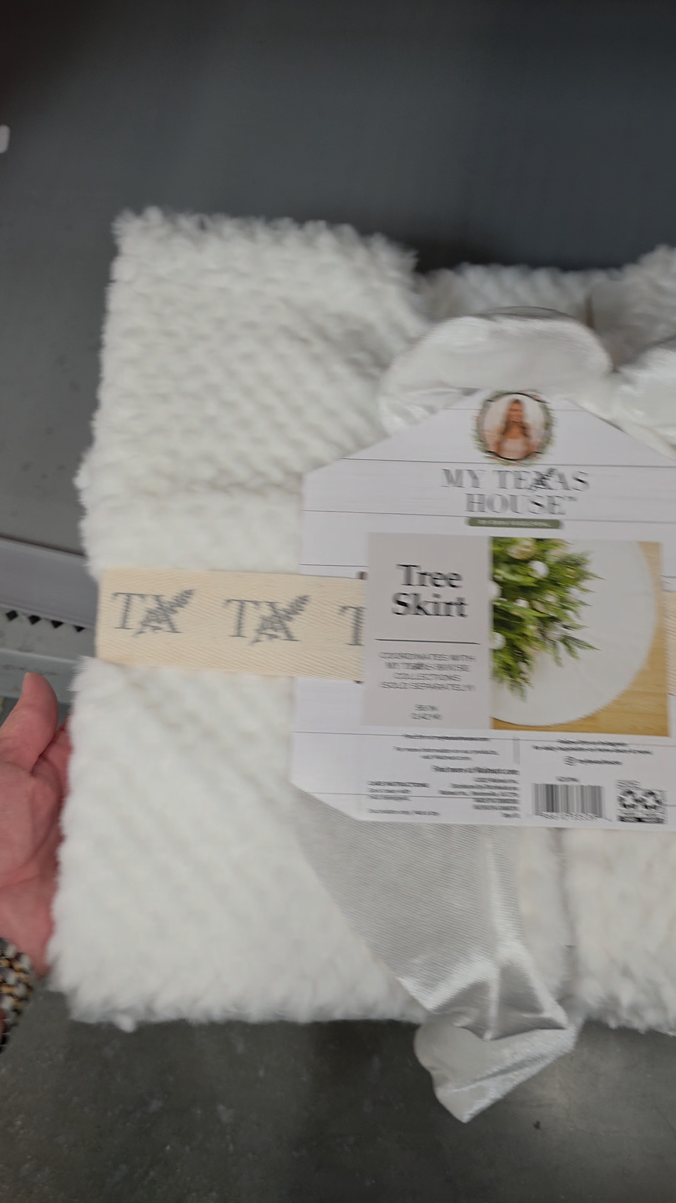 I love this tree skirt, it has a pretty bow, there’s a matching stocking 

#LTKSeasonal #LTKHome #LTKHoliday