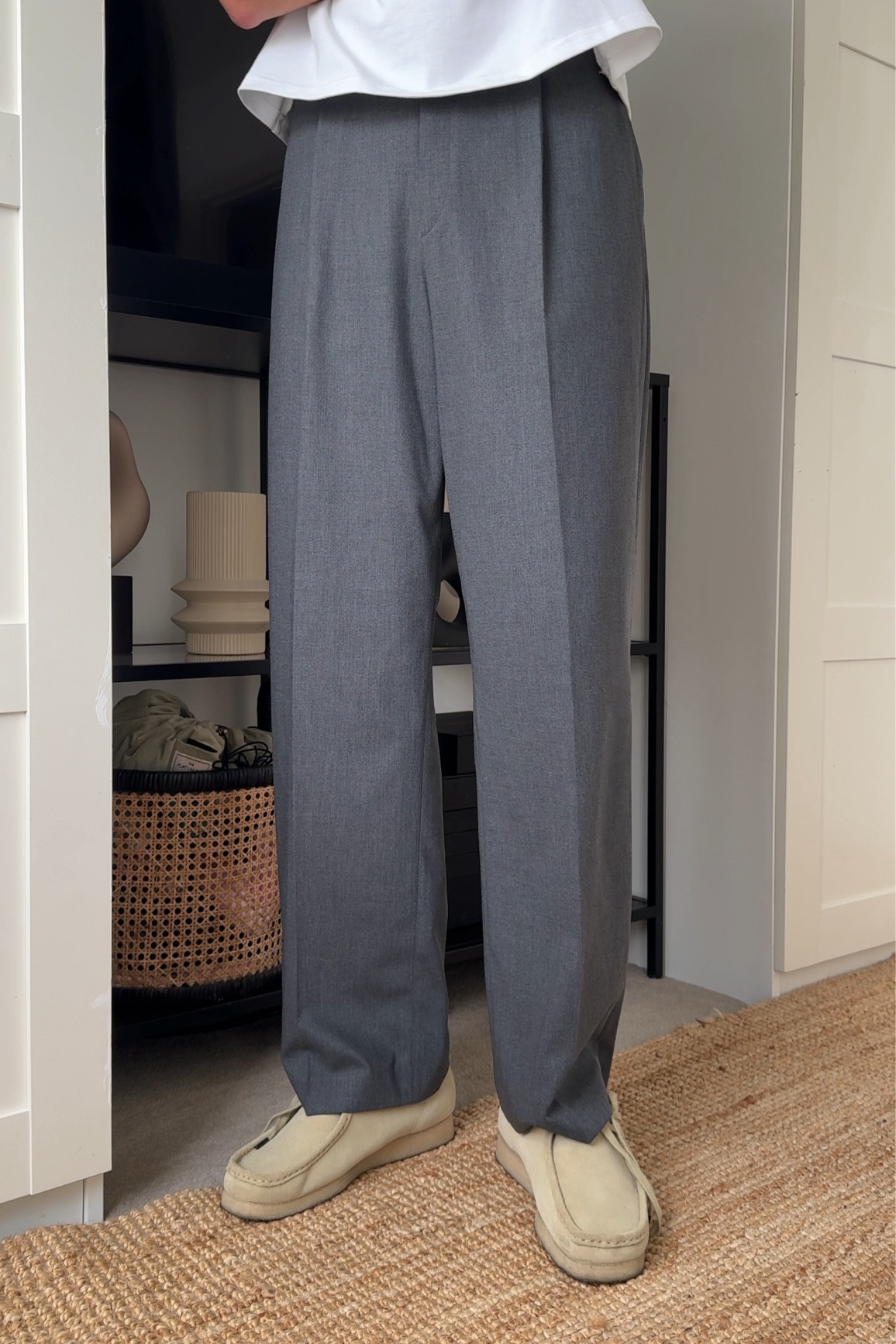 Uniqlo wide leg pleated trousers - grey
Clarks Originals wallabees - beige 

#LTKmens #LTKshoecrush #LTKstyletip