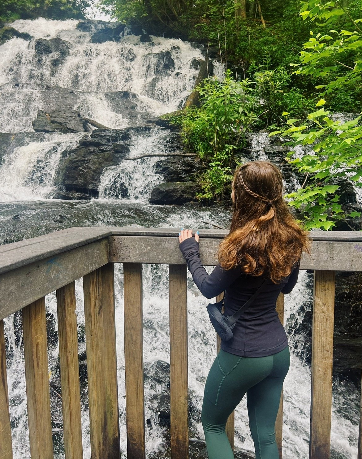 Chasing waterfalls and staying comfy for the hike in my Lulu set 🖤💚 A truly multi functional outfit 

#LTKActive