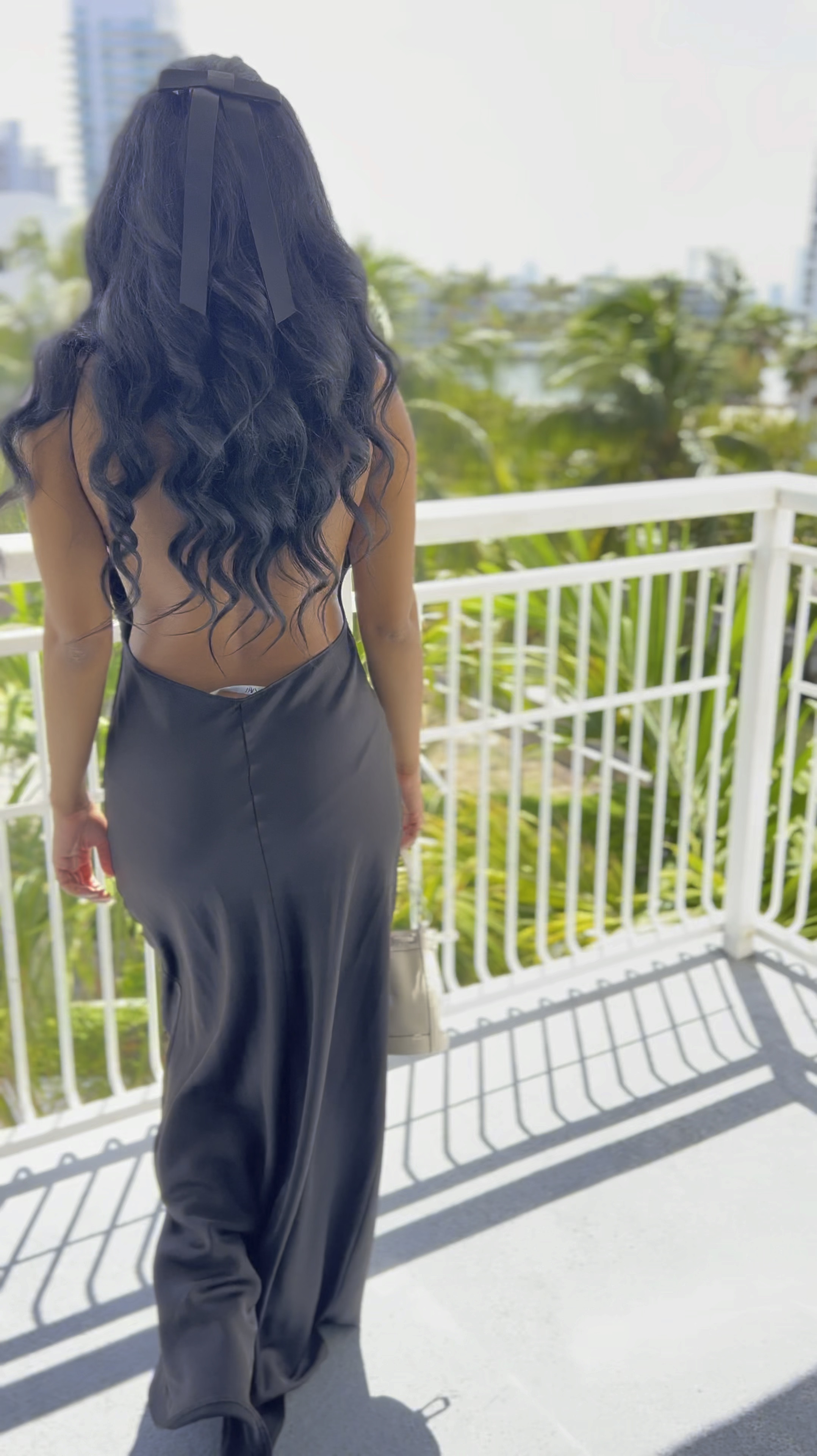 “Pretinho básico” or “Classic black” 🖤
ZARA SLIP DRESS Black | 1013/388

#LTKSummerSales #LTKParties #LTKTravel