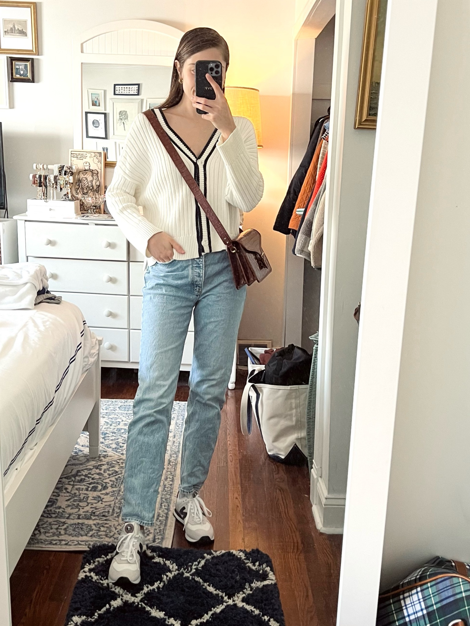 Loving these new balance 574s 👟 went for an oversized look with these dad jeans and v-neck sweater ✌🏻 #newbalance #preppy #classicstyle #abercrombie #dadjeans

#LTKSeasonal #LTKstyletip #LTKFind