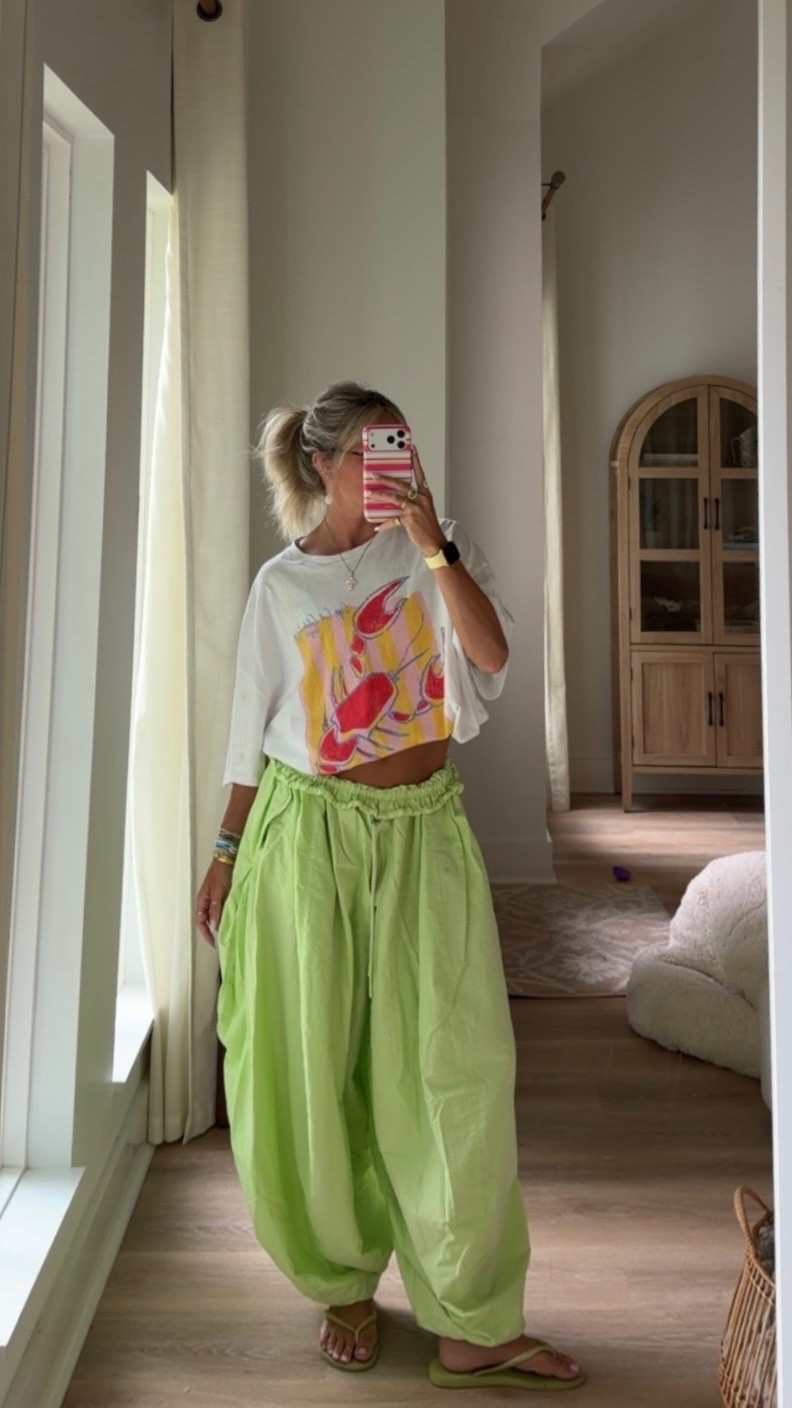 Ootd🤍 My exact pants are oos so I linked them in another color! Wearing a size small

#LTKdayinmylife #LTKootd #LTKgrwm