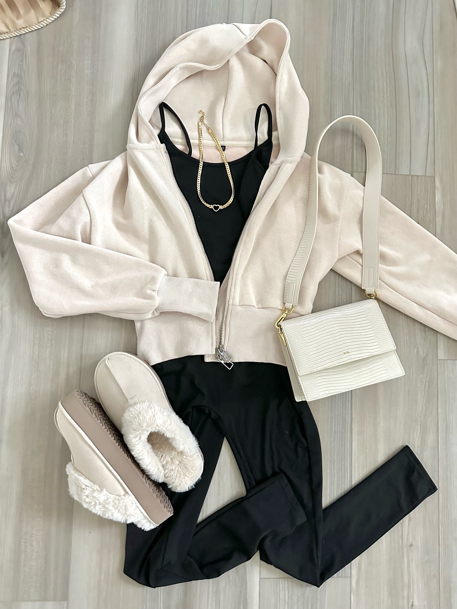 A #cozy #lounge #outfit for you 💕 These fuzzy #clogs would be an amazing #gift 🎁 Happy shopping!

#LTKGiftGuide #LTKHoliday #LTKSeasonal