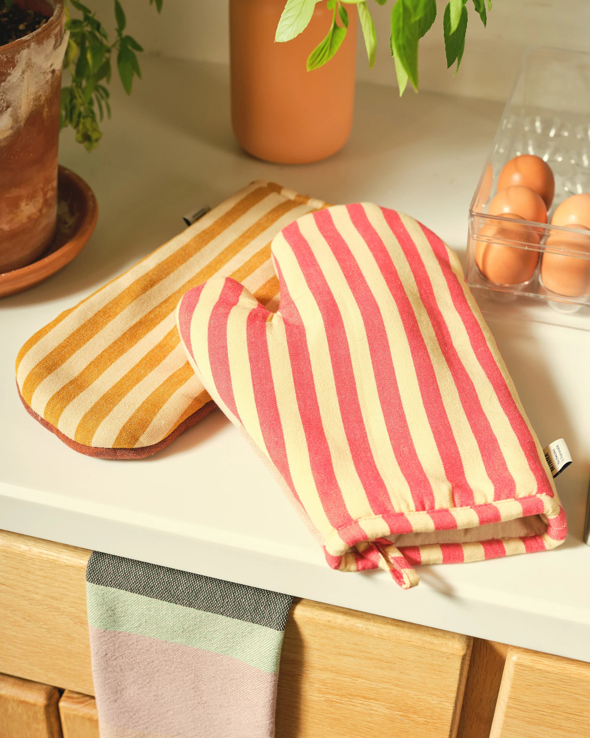 Sol Oven Mitt in Honey - Ethical Kitchen Textiles | MINNA | MINNA