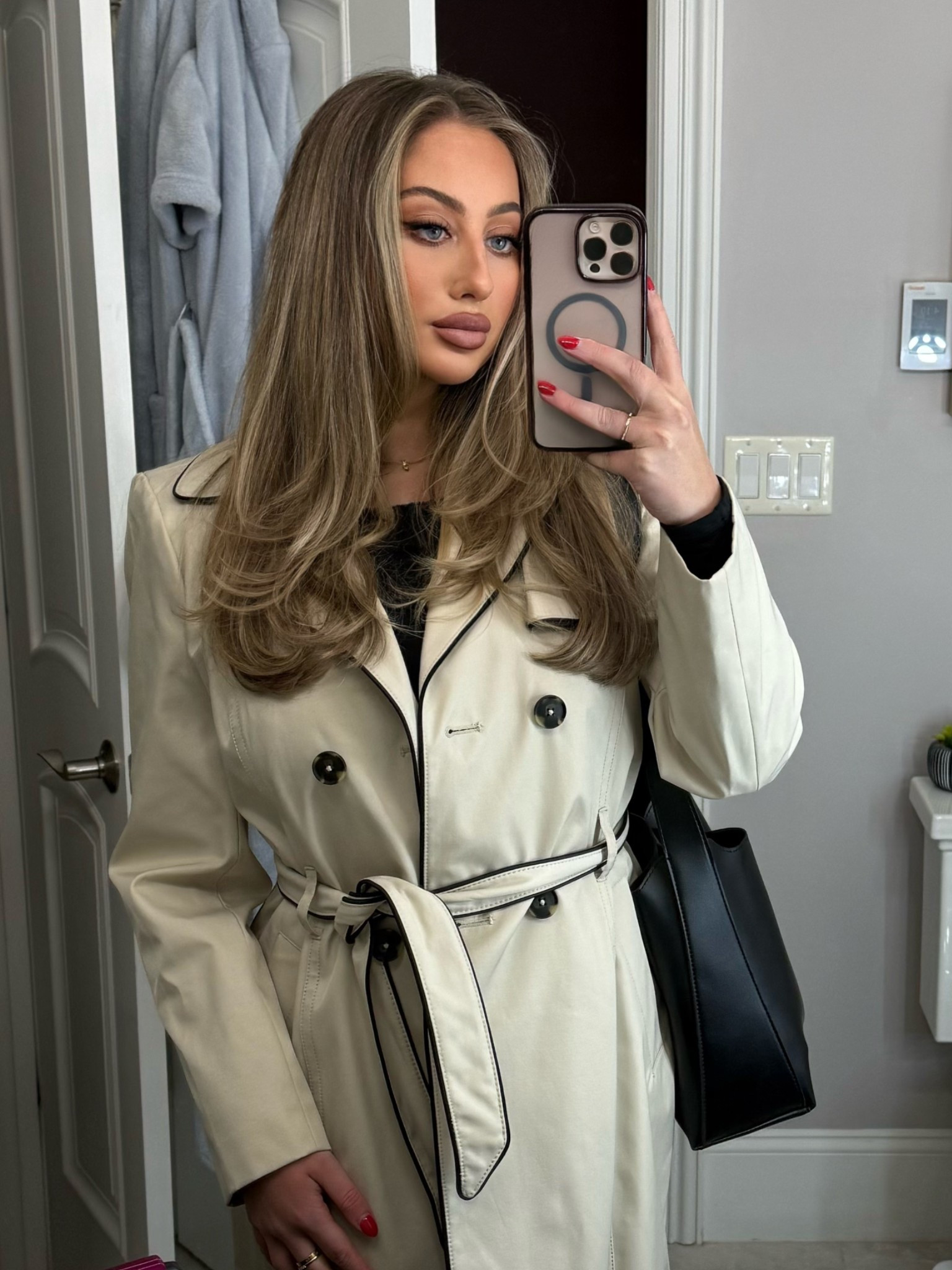 April showers bring May flowers. It’s trench coat season ☔️