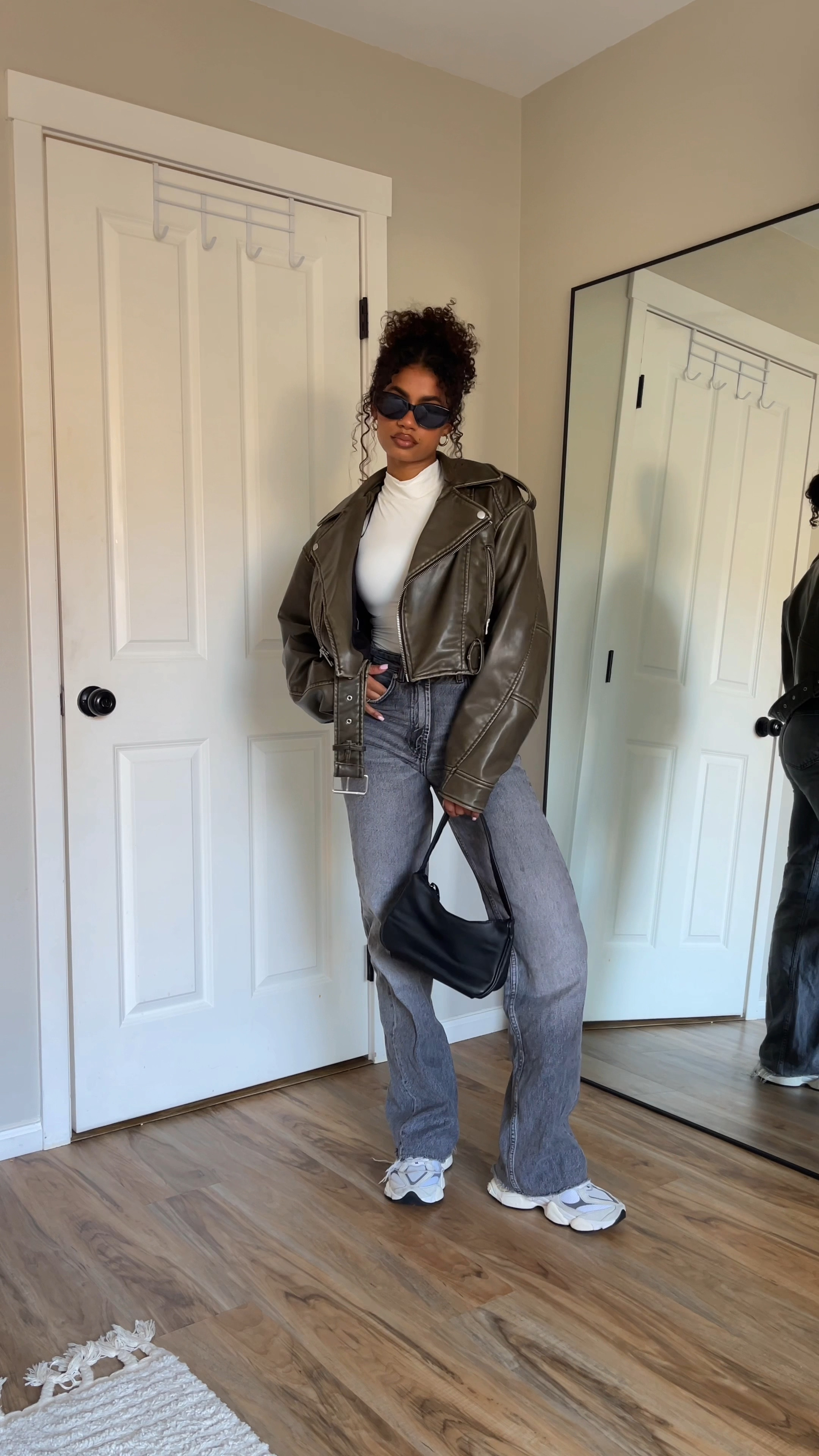 Sneakers or Heels?👉🏽

#LTKVideo #LTKshoecrush #LTKstyletip