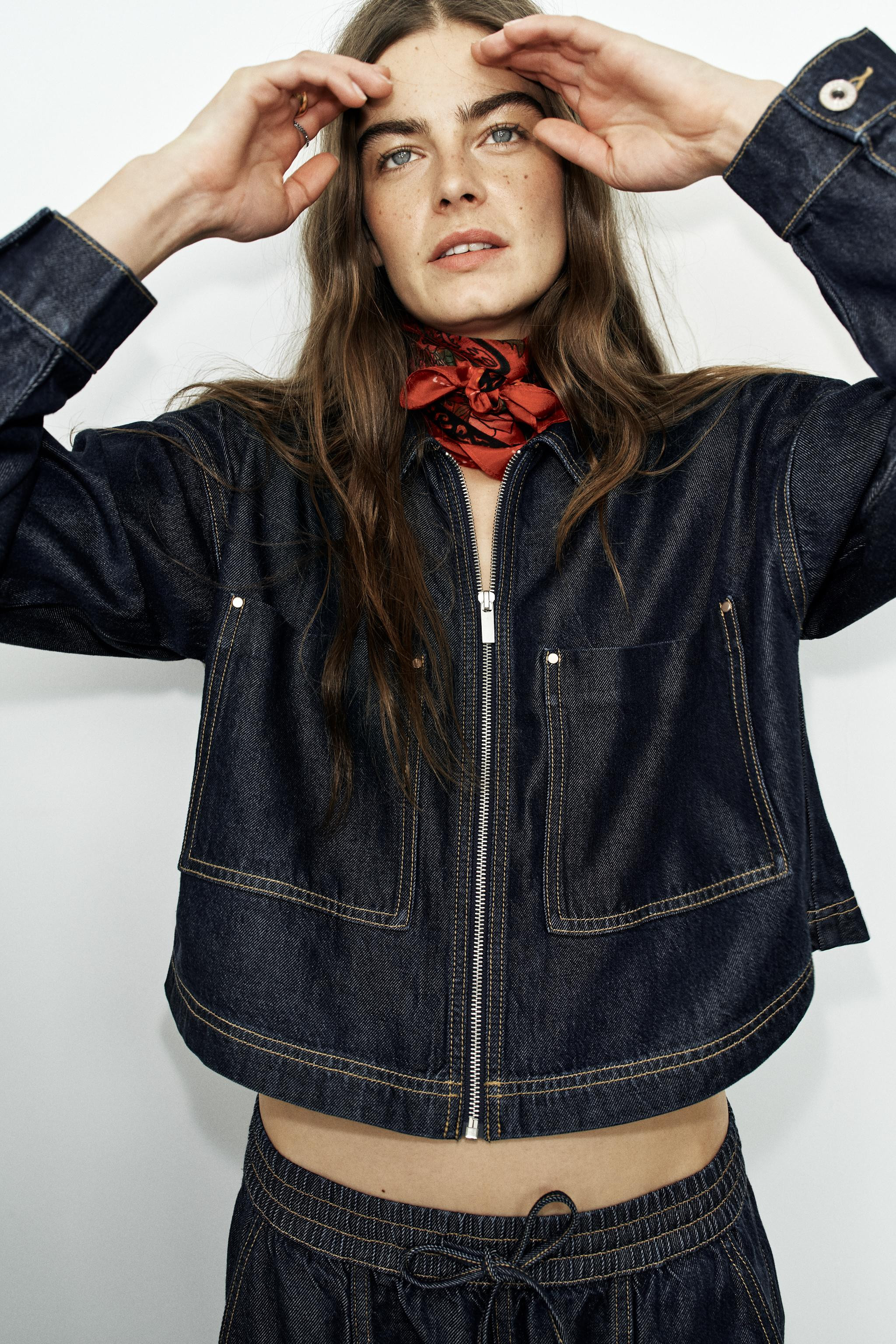 Jacket with a regular collar and long sleeves. Featuring front patch pockets and a zip-up front. | Zara DE