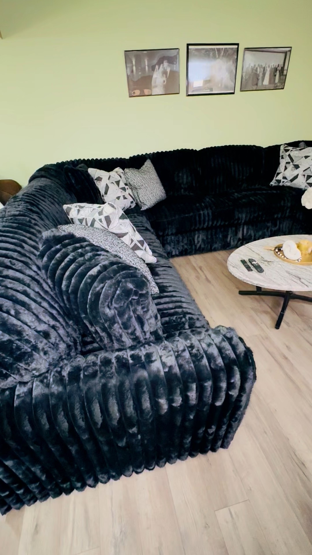 This couch = main character energy 🖤
Signature Design by Ashley Midnight Madness sectional in onyx — oversized, cozy & perfect for family nights. Available in 3-pc LAF chaise or 4-pc RAF chaise.
Comfort + style = obsessed.
Linked on LTK 🔗

#LTKHome #AshleyFurniture #SectionalSofa #LivingRoomInspo #HomeUpgrade #LTKFinds #CouchGoals #HomeDecor #Viral

#LTKSaleAlert #LTKSeasonal #LTKHome