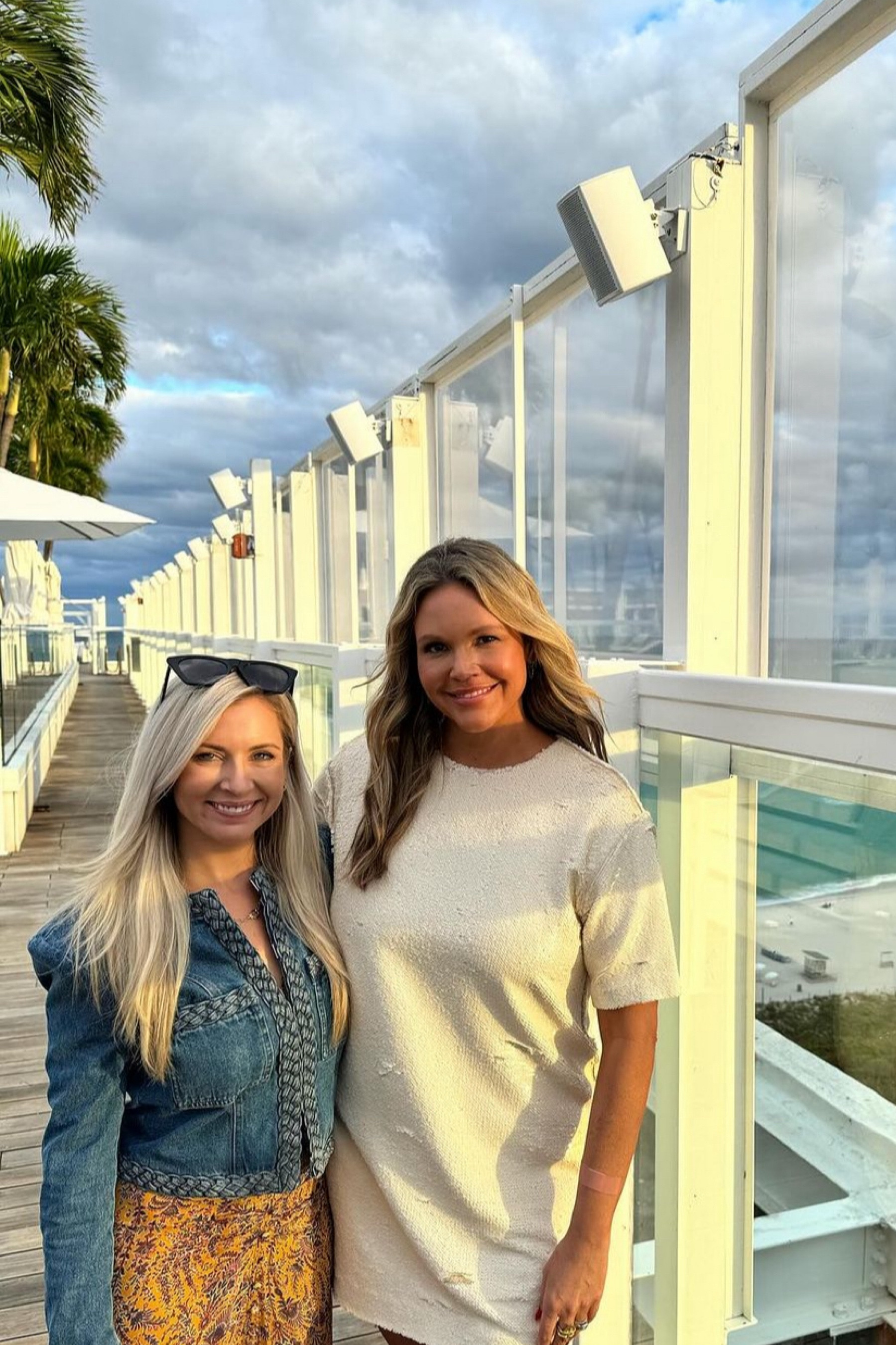 Miami nights! With the one and only Reesa connecting with more of our amazing creator community at Art Basel. This Veronica Beard blazer is perfect for chilly nights by the beach. 