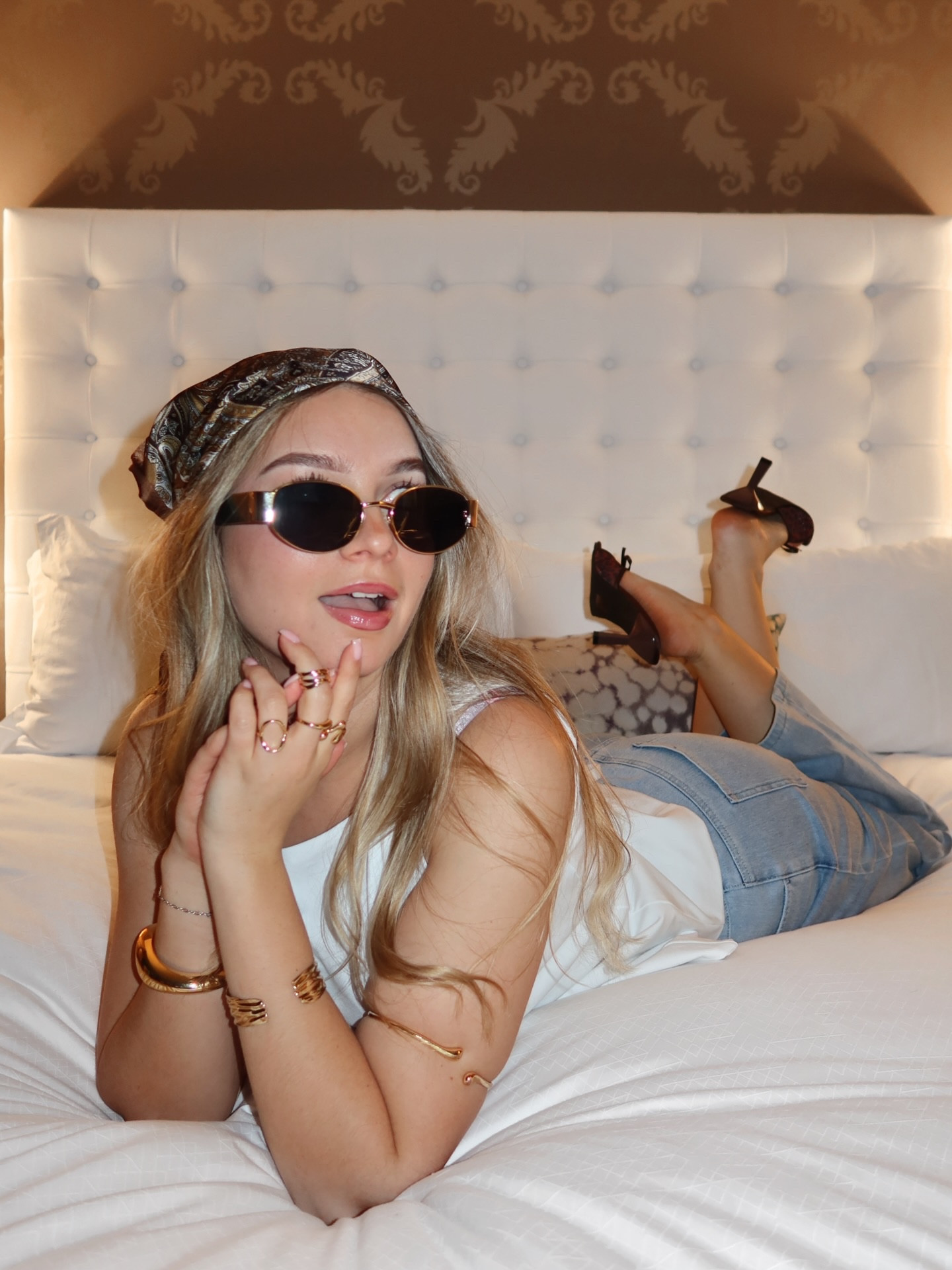 Pillow talk 💄✨

#zesica #outfitideas #poseideas #ltk #halarajeans