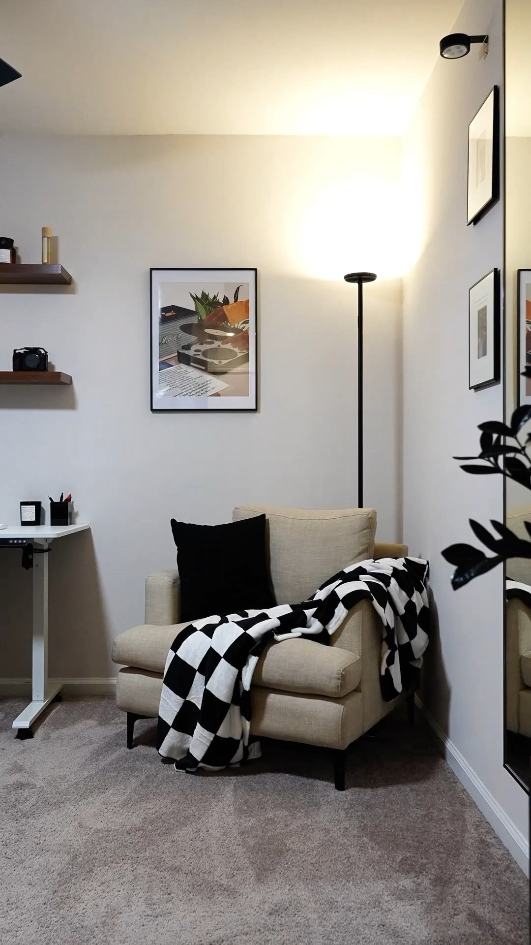 It was time for a little office refresh. I couldn’t be more happier with the outcome 😍

What do you think?

Exact items can be found from Amazon & Walmart! The art in the frame is from Etsy!

#amazonfind #officerefresh #officereels #roomtransformation

#LTKHome #LTKFindsUnder100 #LTKFindsUnder50