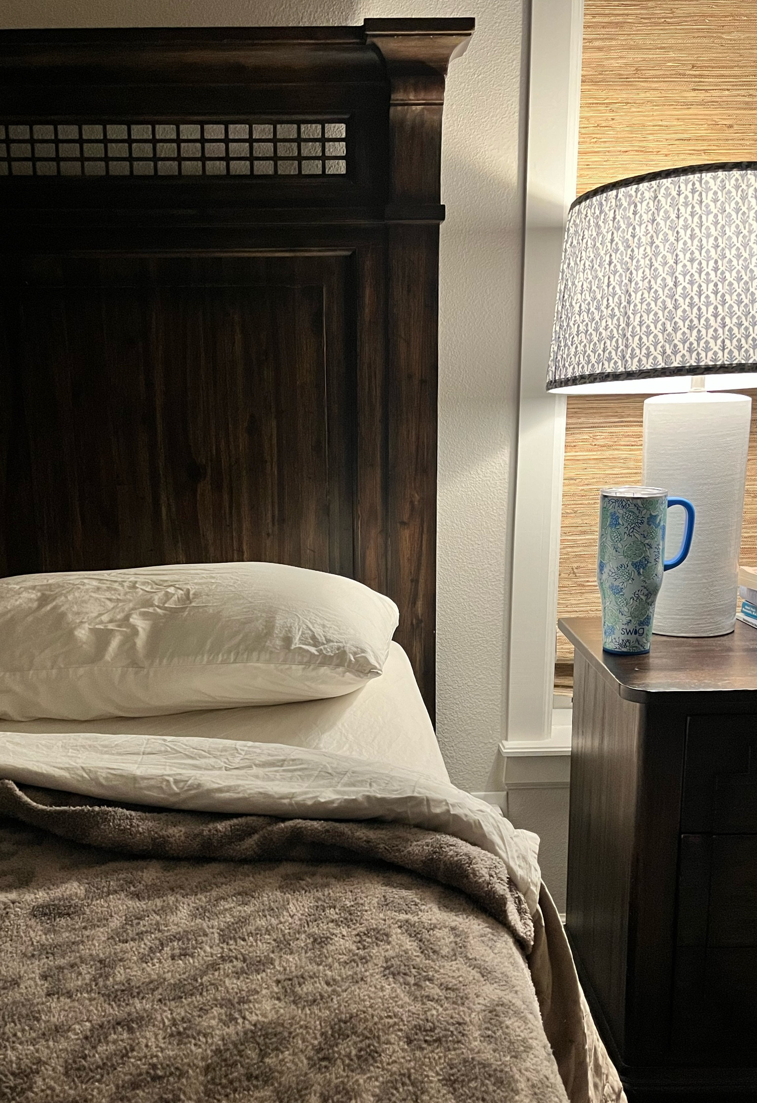 Bedtime essentials - water and barefoot dreams blanket 🤍

#LTKSummerSales #LTKHome #LTKxNSale