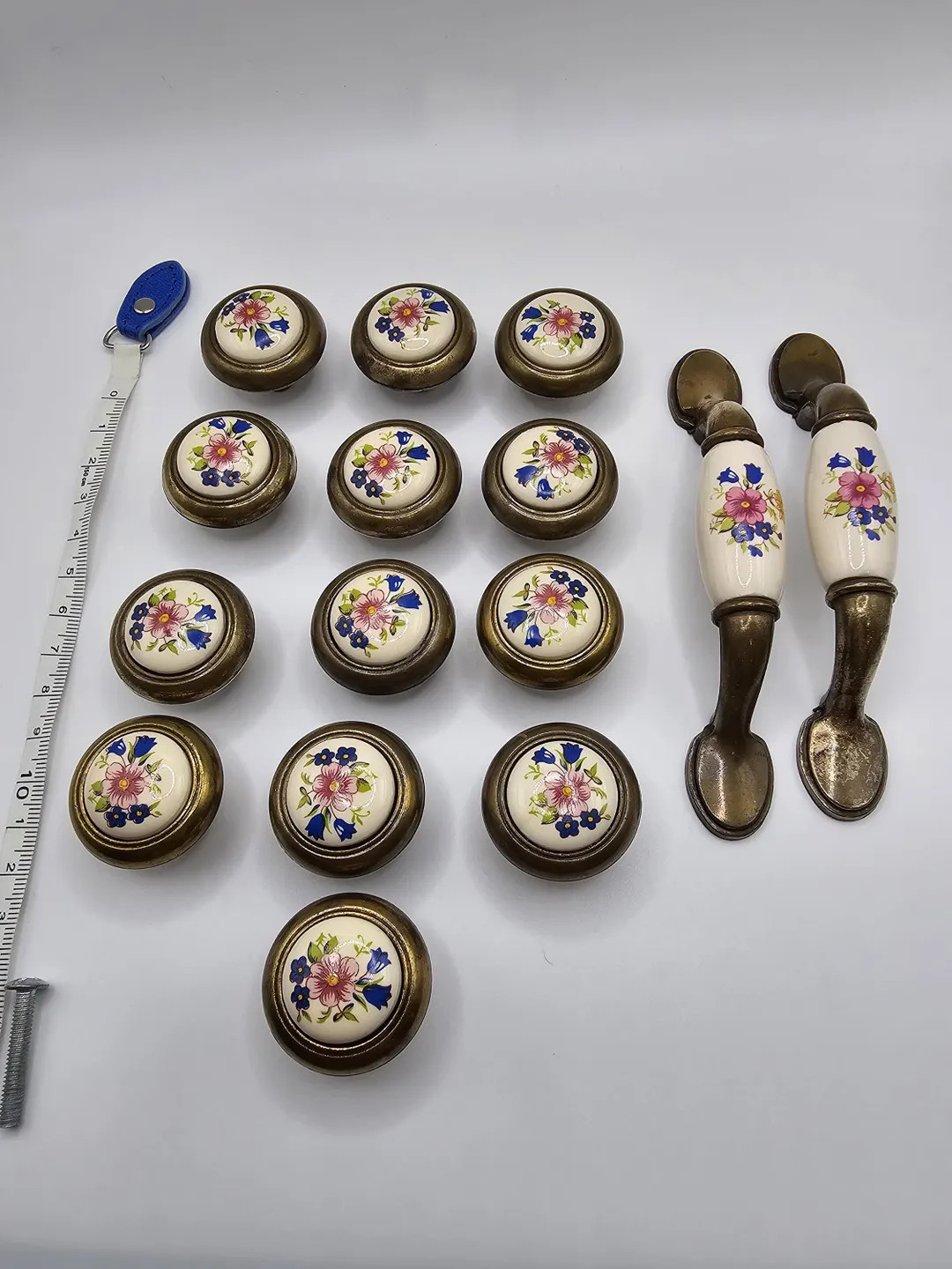 Beautiful Amrock Vintage Knobs 13 Plus 2 Drawer Pulls Sold as Lot - Etsy | Etsy (US)