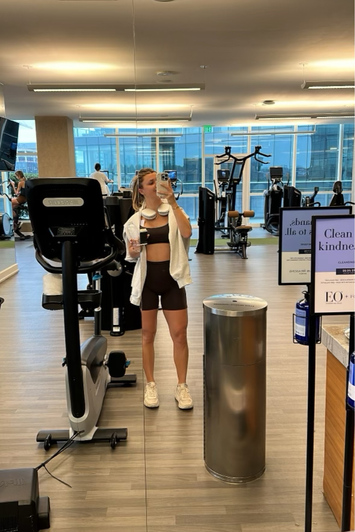 Buff Bunny workout set🤎In chocolate brown 

Wearing a small