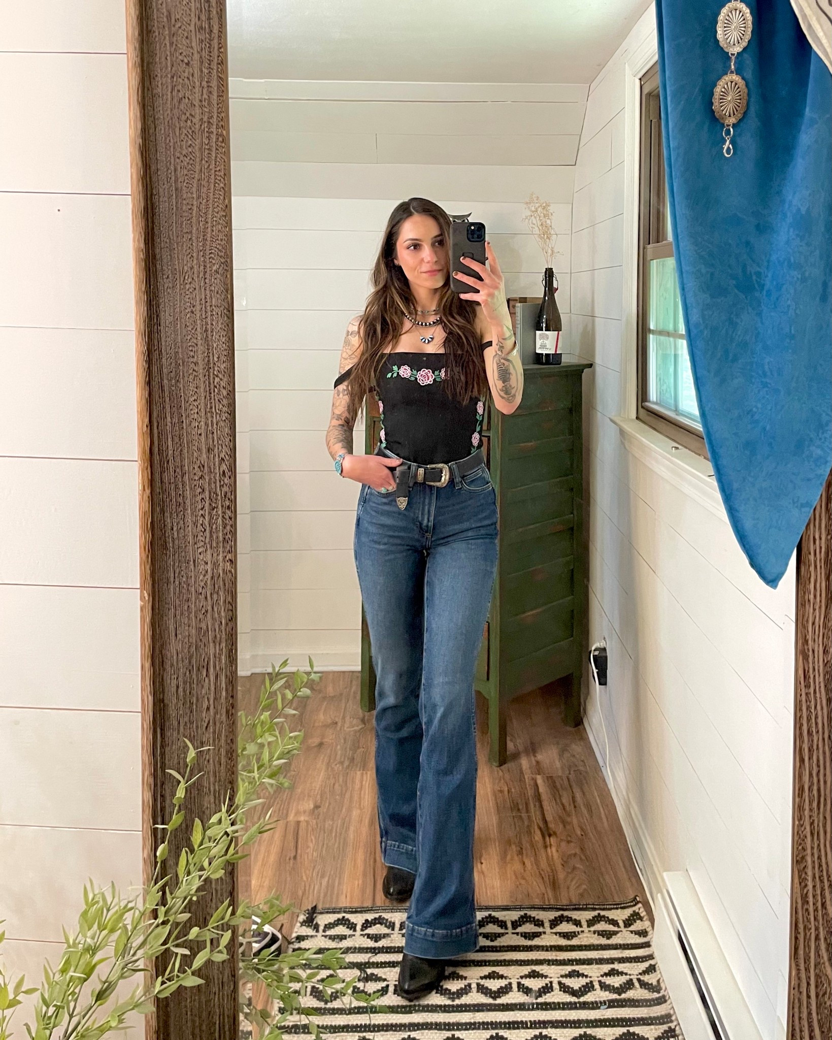 Top: H Bar C

#LTKStyleTip #LTKFindsUnder100 #LTKShoeCrush