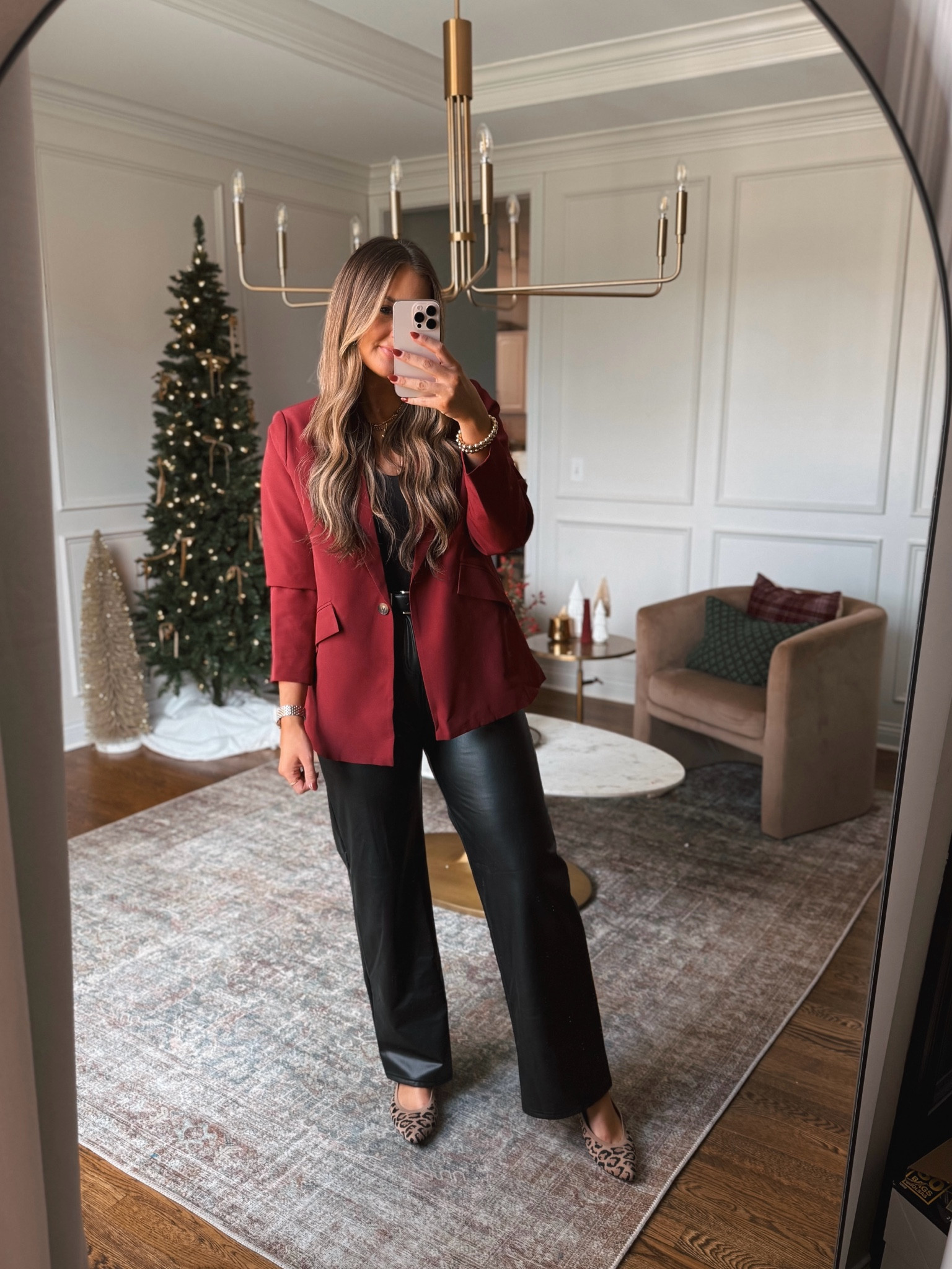 Amazon holiday outfit idea oversized burgundy blazer and faux leather pants! Also love these leopard flats! 

Fit true to size 



#LTKFindsUnder50 #LTKStyleTip #LTKHoliday