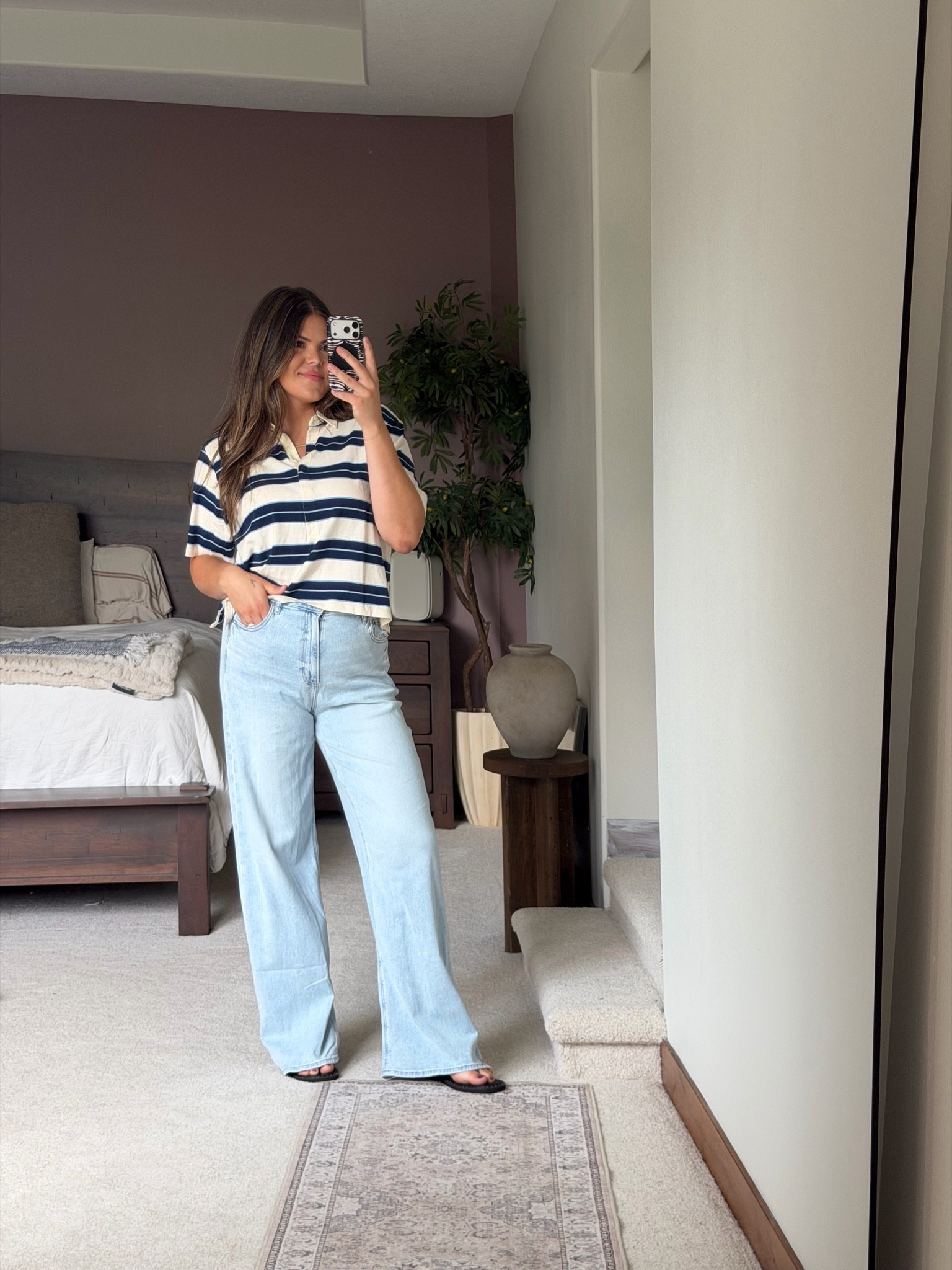 @ae ae jeans that actually look good on the size 14 girlies! All of them 40% off today!￼
Wearing 14 long in all of these and large in the tops 


Jeans fall 2026, wide leg jeans, midsize, size 12, size 14, mom style, curvy outfit, thick tummy approved
