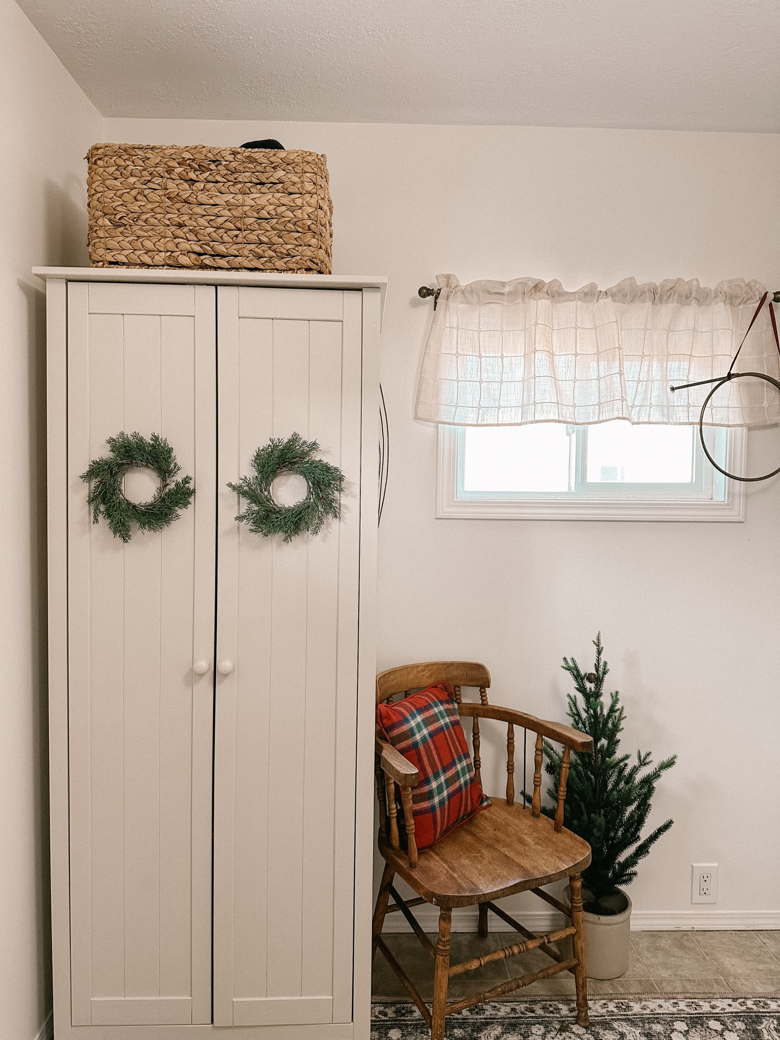 Christmas mudroom 

#LTKHoliday #LTKSeasonal #LTKhome