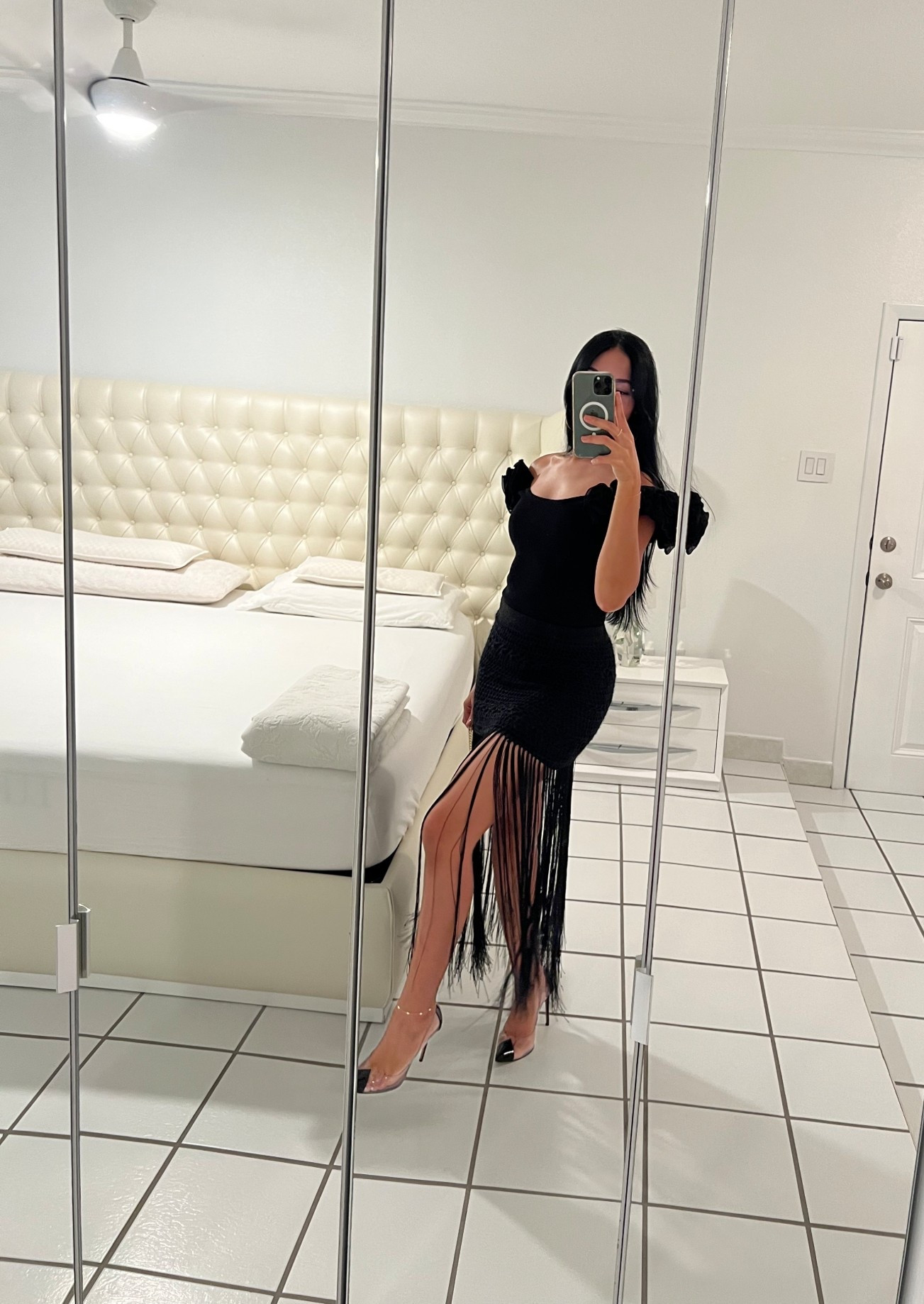 ✨Summer nights call for bold looks! ✨
This fringe mini skirt and off shoulder top is the perfect mix of flirty + chic. Pair it with sleek heels and a mini bag, and you’re ready to dance the night away 💃 Shop similar items through my links below! 🔗 🛍️ 

*******************
✨¡Las noches de verano merecen outfits divertidos y atrevidos! ✨
Este vestido con flecos es la combinación perfecta de coqueta + elegante. Con tacones y un bolso mini, estás lista para brillar toda la noche 💃☀️ Encuentra artículos similares debajo y recrea este look
Ralph Lauren bag, Fringe skirt, summer outfits, OOTN, Zara skirtt
#SummerStyle #OOTN #SummerVibes #DateNightLook #ChicAndTrendy #Fringeskirt #SummerOutfitInspo #NightOutStyle #FashionAddict #StyleGoals #ShopTheLook #LTKStyle #LTKFinds #LTKOutfit