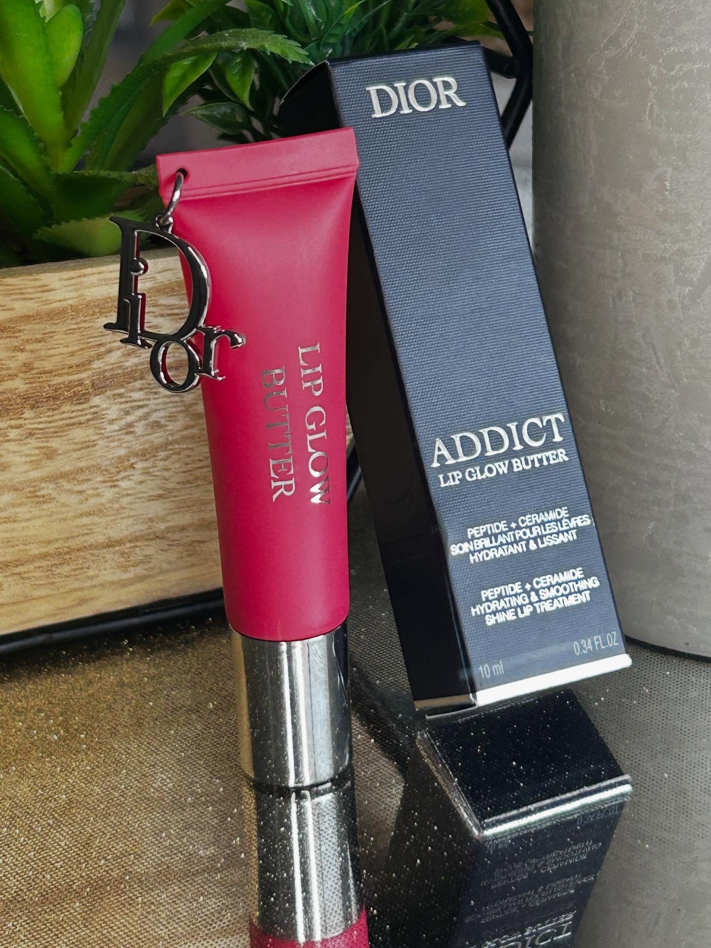 I was wishing to have this and a dear friend got it for me! 
@diorbeauty  lip butter in 105 so beautiful!! And the cute dior detail ugh i can’t

#dior #makeup #diormakeup #diorlipbutter #gloss #fancymakeup #highendmakeup #luxymakeup #trendymakeup #makeupaddict

#LTKBeauty