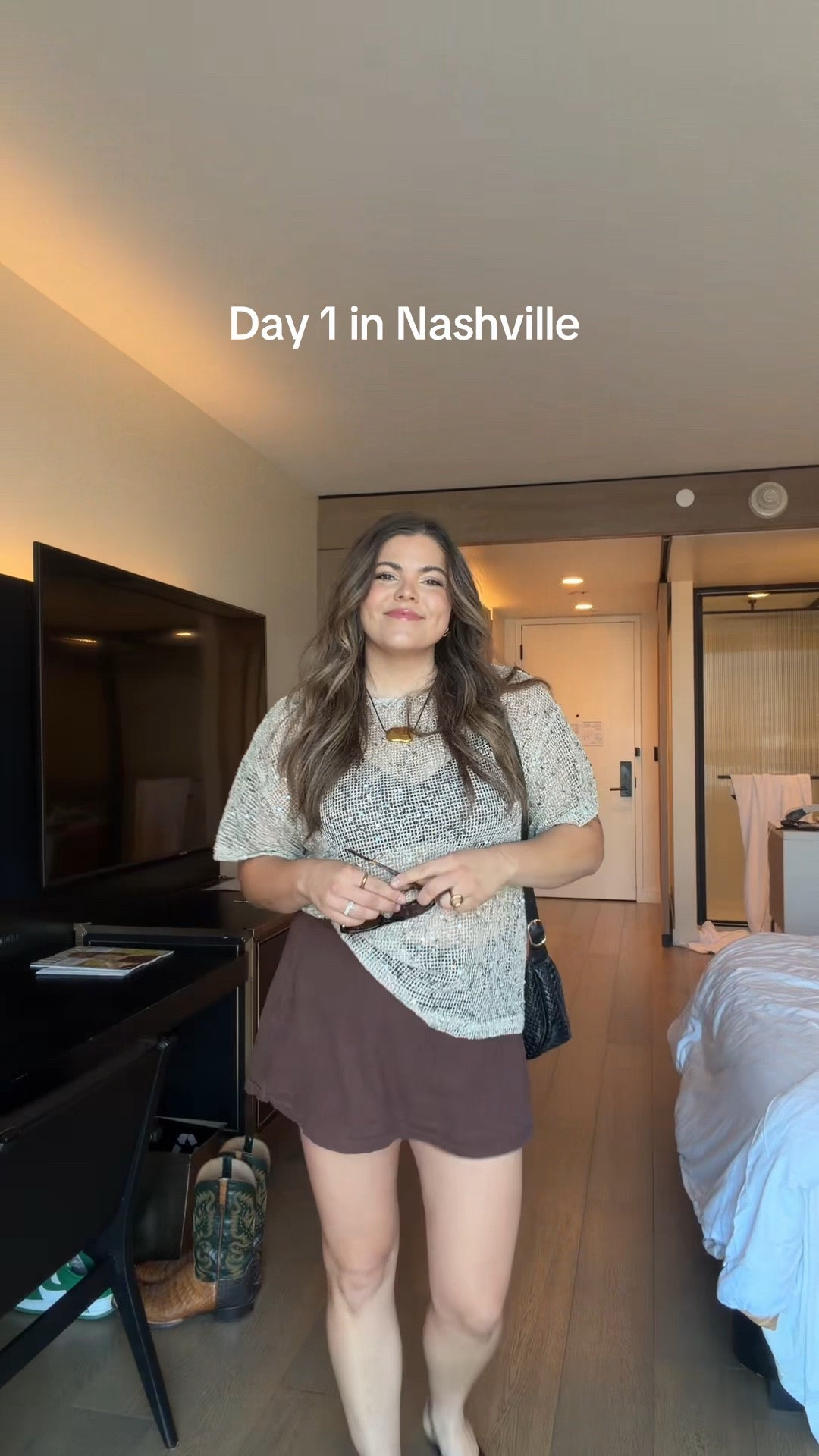 Nashville day 2 outfit! Headed to a few events today and hopefully the pool. 

Nashville
Midsize, size 12, size 14, mom style, curvy outfit