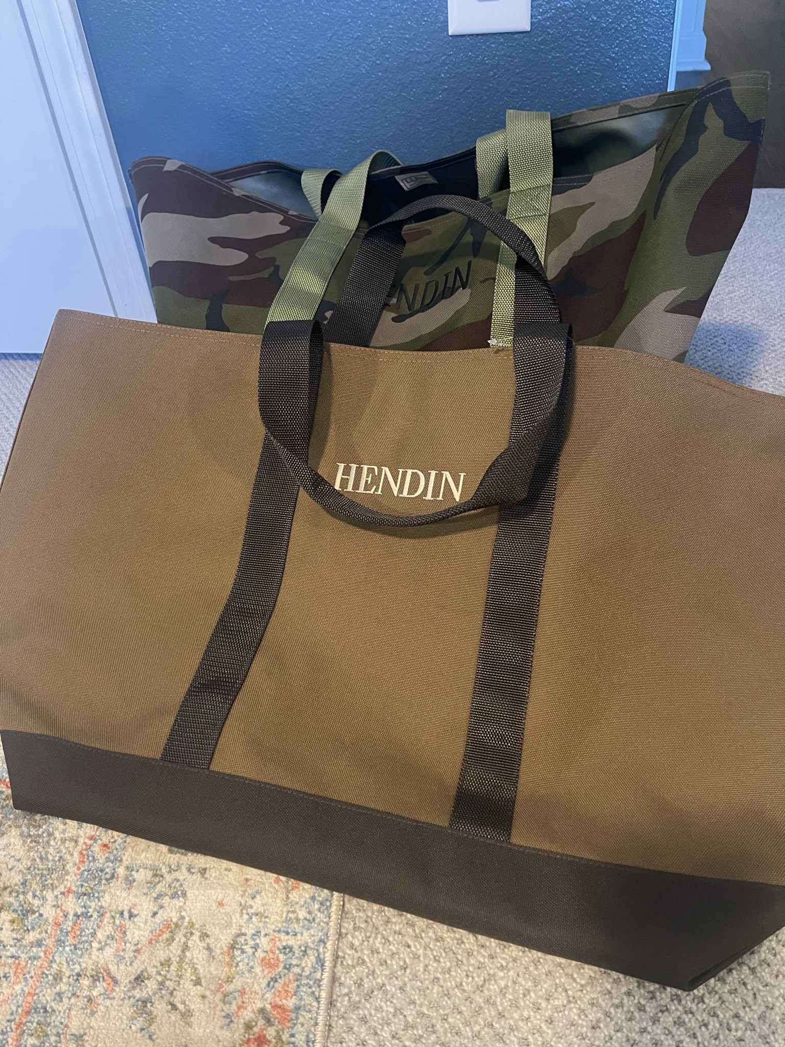 BEST mom bag!
These are both Size Extra Large