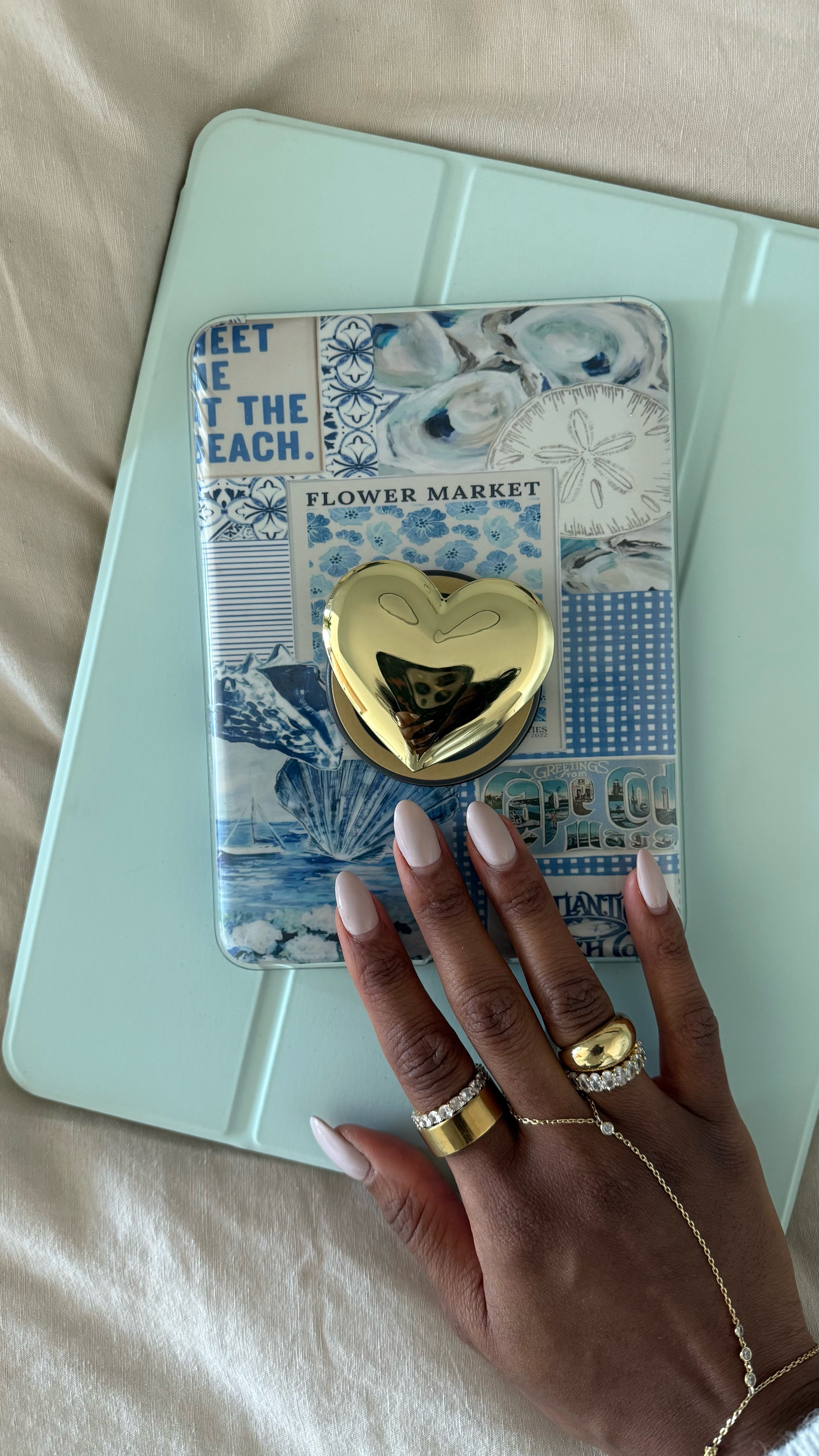 My kindle needed a summer upgrade 🐚

#LTKOver40 #LTKSeasonal #LTKFindsUnder50