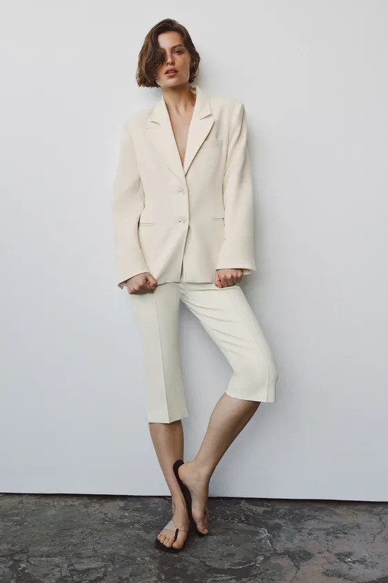 ZARA WOMAN COLLECTIONBlazer with a lapel collar and long sleeve with an opening and buttons. Feat... | Zara UK