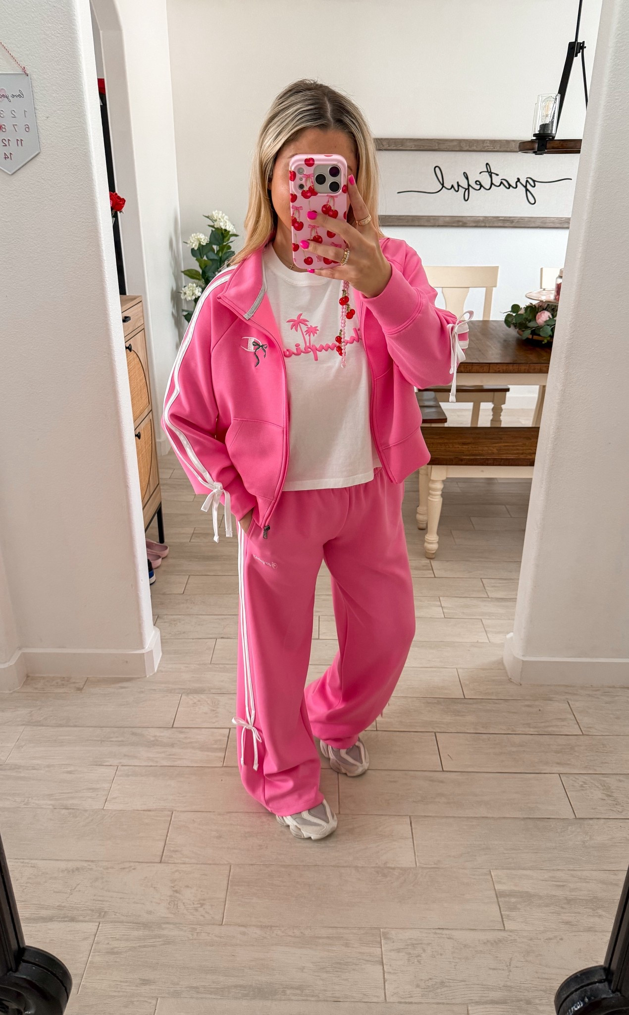 New bow matching set
Size small
New balance sneakers tts

#LTKValentine #LTKootd