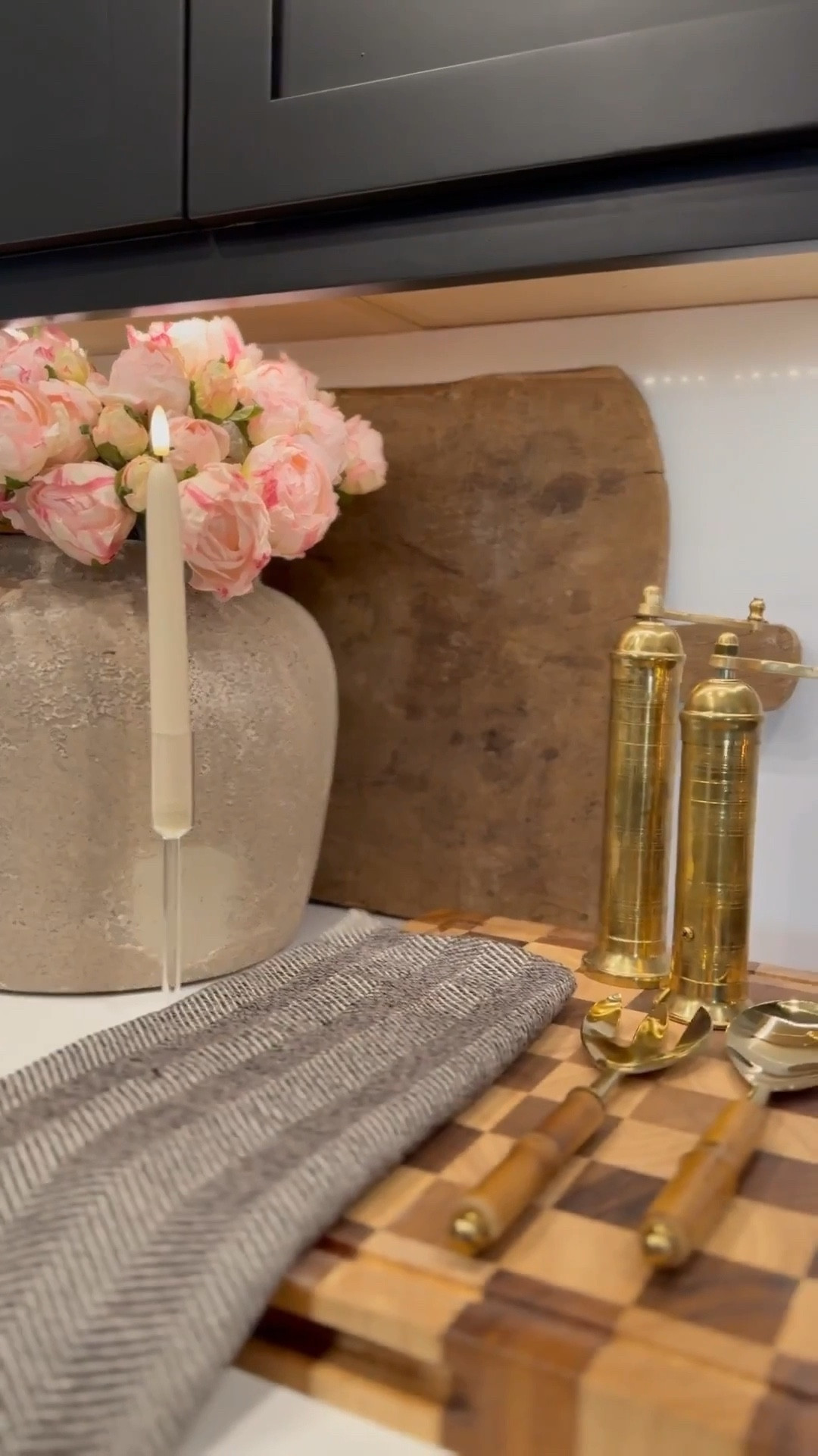 A few of my favorite kitchen decor finds that make my home feel extra cozy + luxe ✨ All found on Amazon 💖 From a chic salt & pepper mill to a checkered cutting board, spring florals, and luxe little accents like Turkish towels + flameless candles. These pieces add warmth and style to any kitchen space 🤎


#kitchendecor #amazonhome #amazonfinds #luxurykitchenitems #amazonhomefavorites #cozykitchen #affordablehomedecor #kitchenorganization #homedecorinspo #modernkitchen #neutraldecor #homeaesthetic


#LTKFindsUnder100 #LTKFindsUnder50 #LTKHome