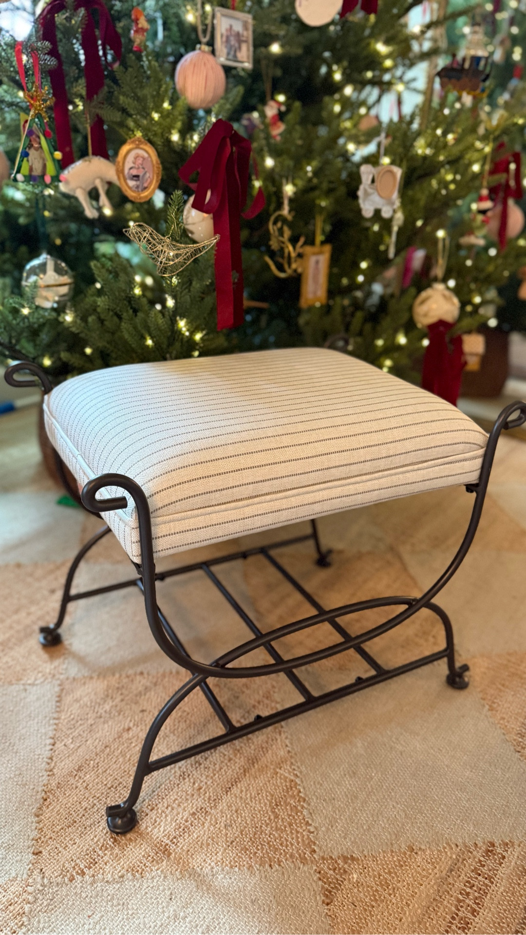 So beautiful and only 110$! #decor #ottoman #homedecor 