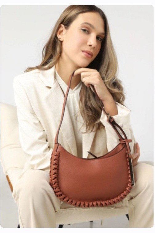 Quer arrasar? Olha a Bolsa Santa Lolla Ponto Celeiro Caramelo, linda moderna e versátil para ti acompanhar no dia a dia.

#LTKbrasil