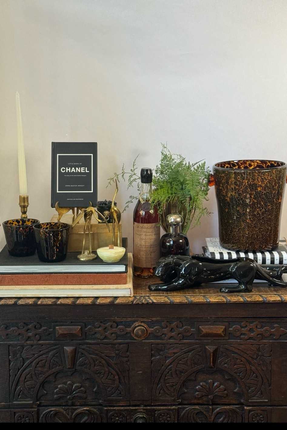 A fave gender neutral color story featuring black, white, cognac and brass pairing with a few fave textures. Natural botanicals always and tortoise whenever I can. 

#ghosthostbymb #ghosthost #homeentertaining #lifestyle #dinnerparties #modernhost #shelftostyled #modernheirloom #storied #mealsmakememories #geriatricmillenialinfluencer
#modernmanners 

#LTKHome #LTKParties #LTKOver40
