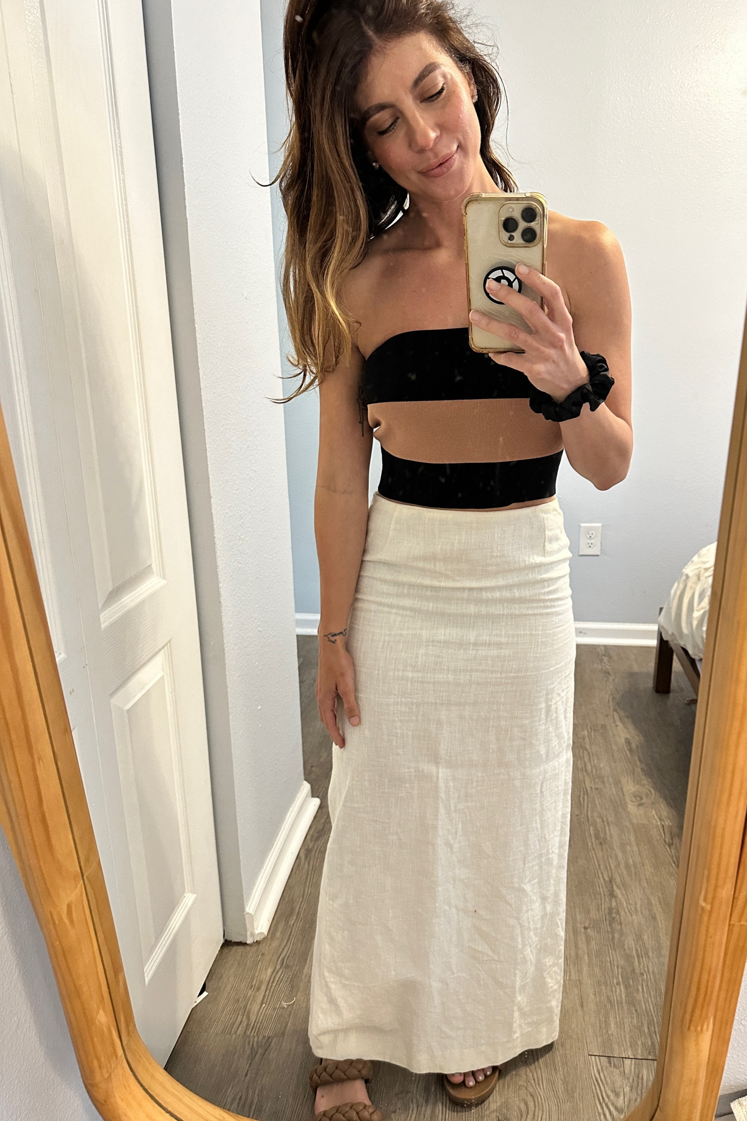 Love my neutrals 🖤🤎🤍 this 525 top I initially got with the matching skirt has turned out to be versátil. I can wear with shorts, jeans, a white linen skirt… the possibilities are endless! I also linked the matching skirt it is equally flattering, fabulous and versatile 🖤🤎🤍

#LTKfindsunder100 #LTKstyletip #LTKSeasonal