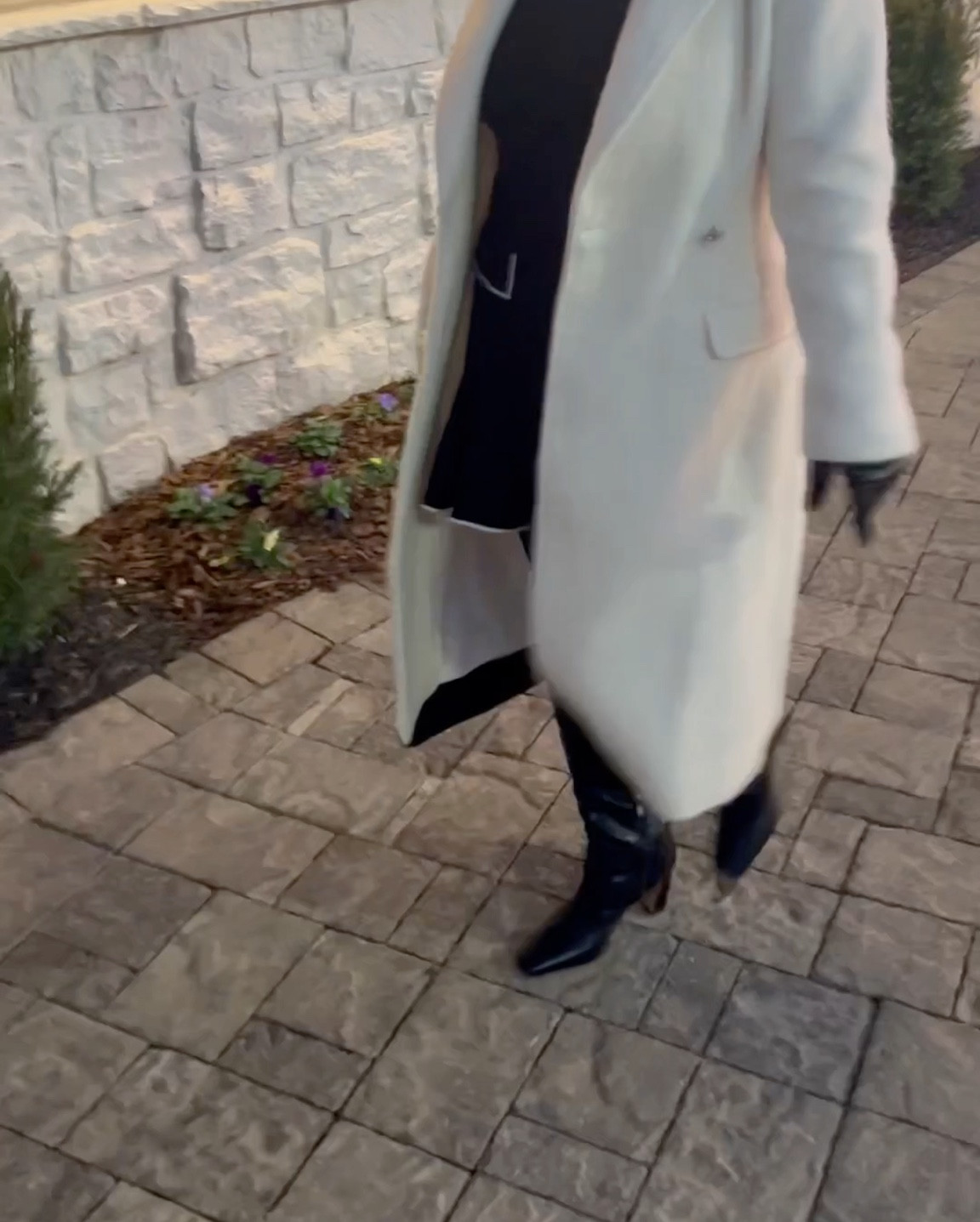 🎀New Year, same me… with just a little more attitude, self worth, confidence, desire for excellence and belief in myself.

My first look of 2025 is soft, feminine and classic. Just like me in this season of my life. It was so simple to put together and MOST IMPORTANTLY, it kept me warm in this freezing weather. I’m winning in 2025 already!🥂

Exact Dress: Zara but I’ve linked some that are similar 🥰

#LTKMidsize #LTKSeasonal #LTKOver40