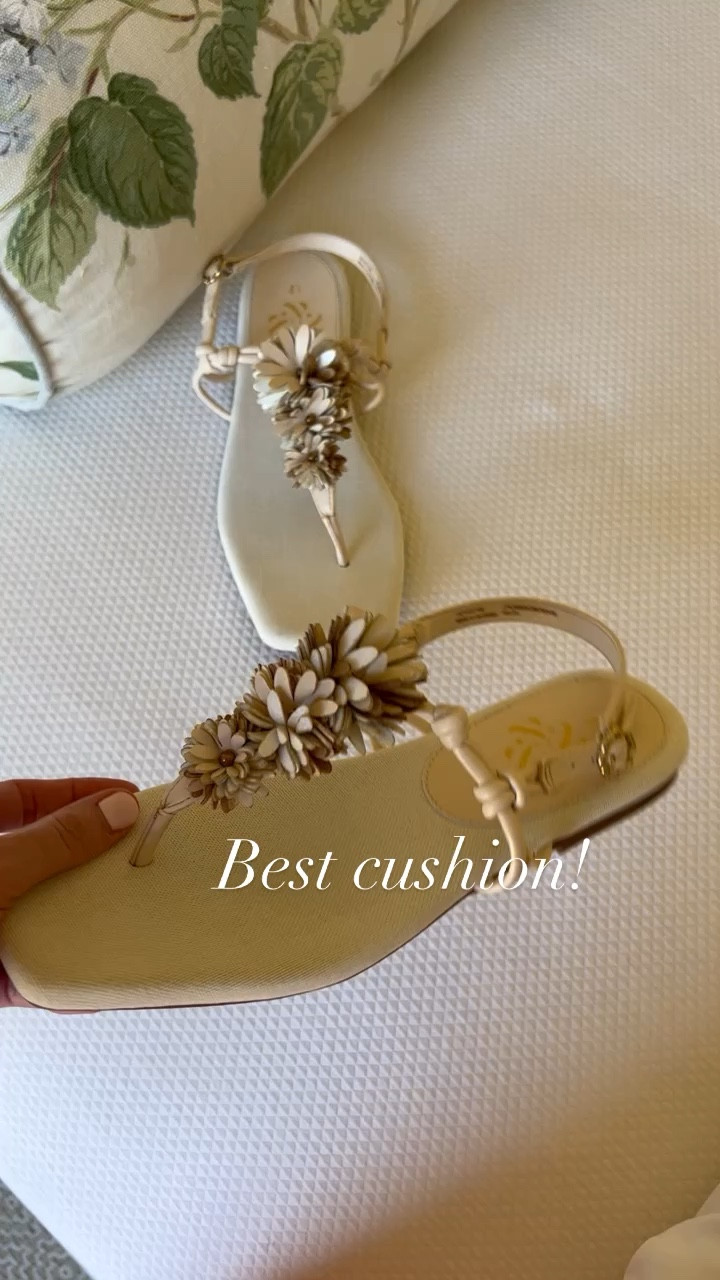 Walmart Finds! These sandals are SOOO comfortable! They have the best cushion and so cute on! #walmartpartner #walmartfashion #walmart @walmartfashion #walmartfinds 

#LTKshoecrush