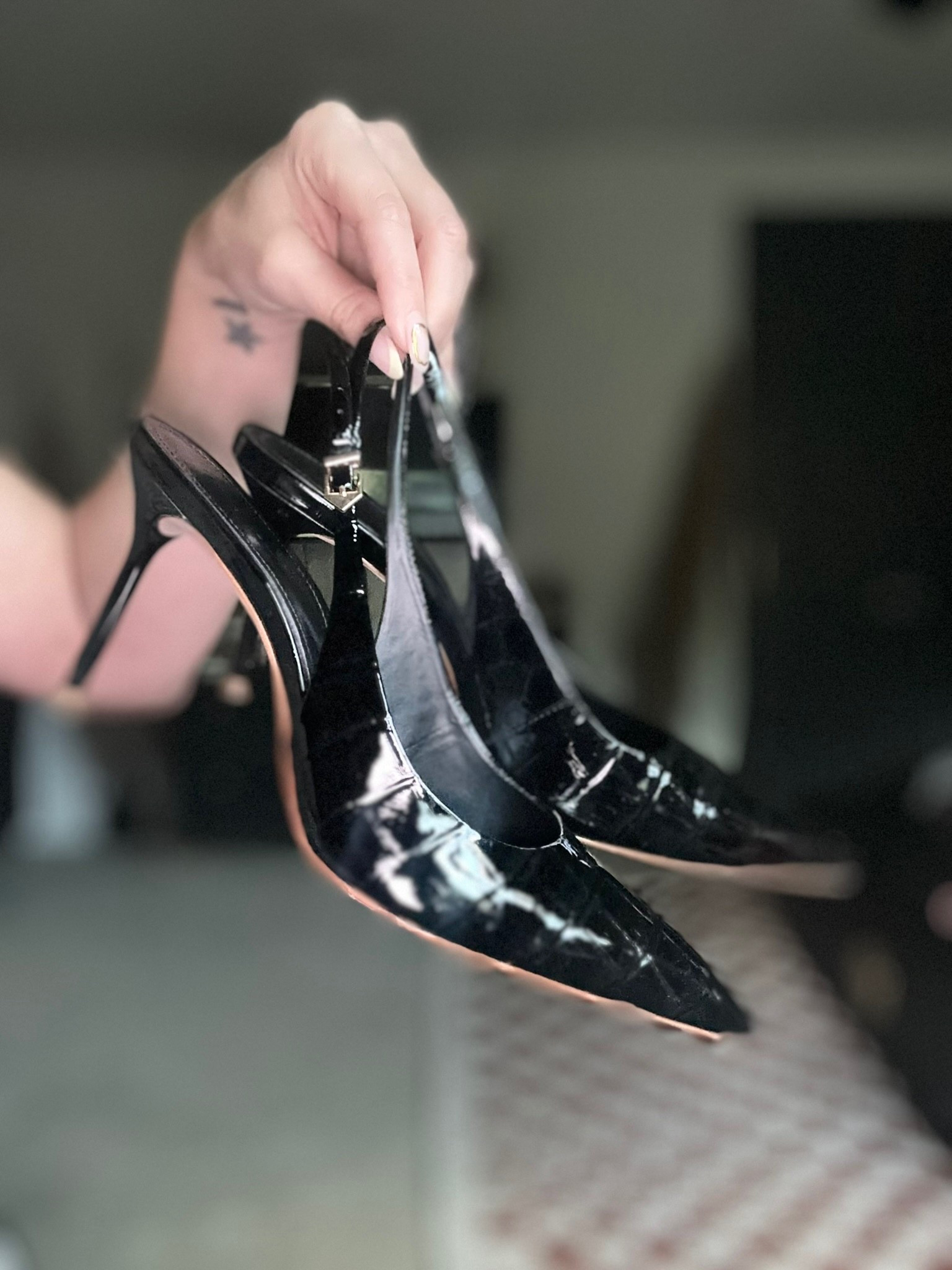 These black pumps just did something to my entire wardrobe 🖤✨

Classic, chic, and making every outfit look expensive. 

Shop them here! 

#shoecrush #blackheels #style #revolve

#LTKOver40 #LTKootd #LTKWedding