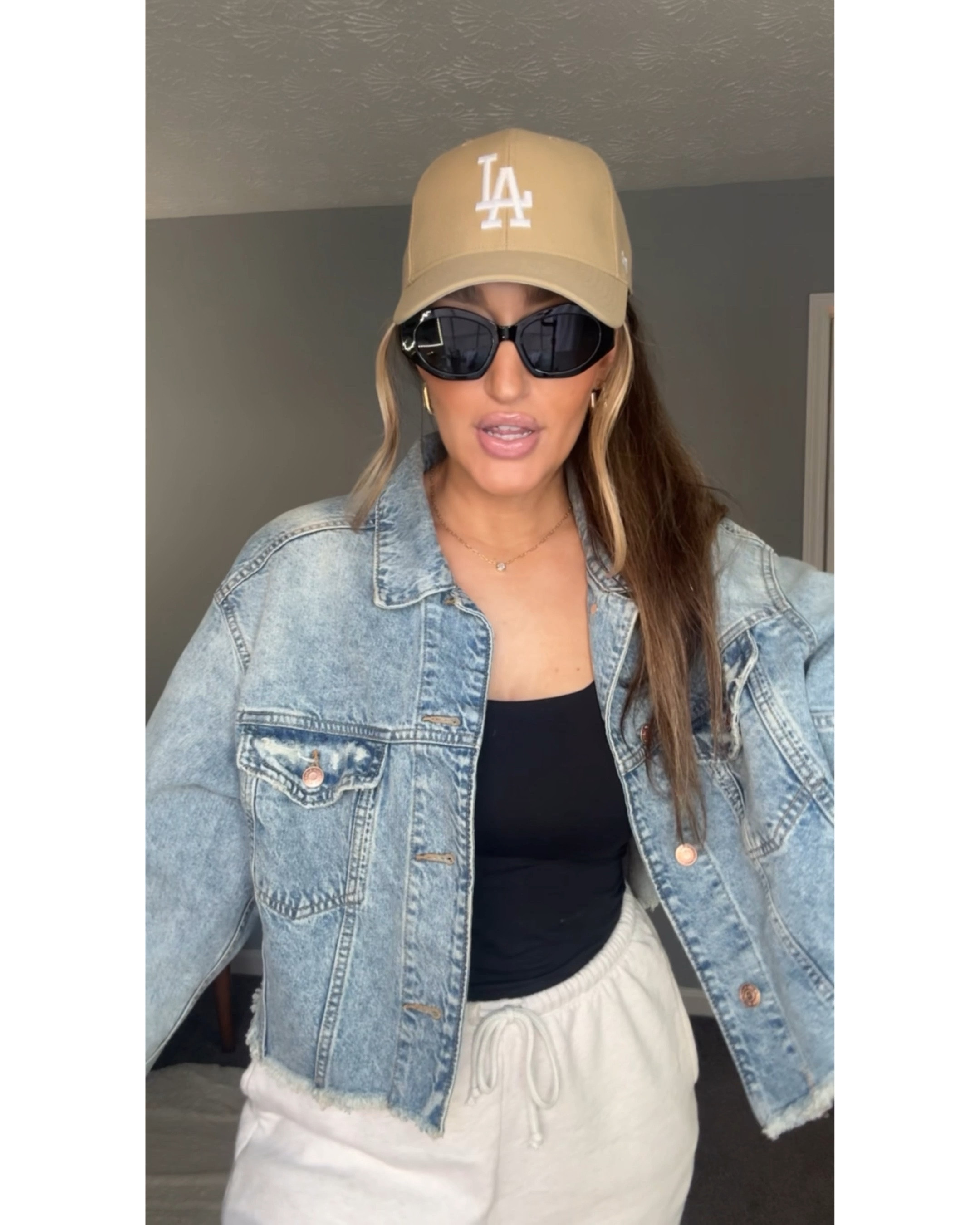 Super Casual OOTD 

SIZE INFO
Jacket Small (runs large) 
Tank Medium (true to size) 
Pants Medium (true to size) 

PROMO Codes

Melinda Maria jewelry RACHELR

Electric Picks Jewelry RACHELR