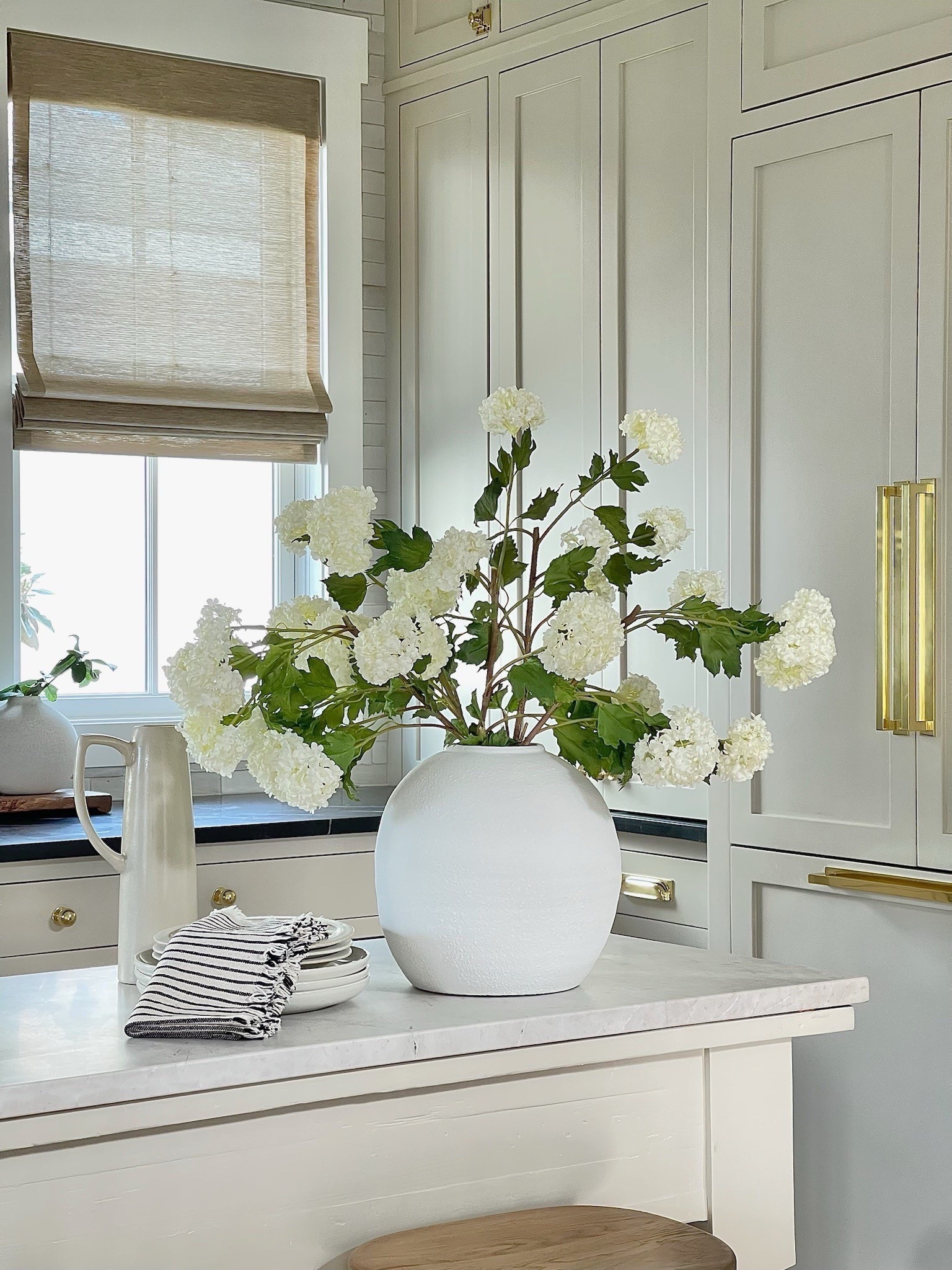 Spring florals, faux flowers, kitchen decor, snowball hydrangeas, fake flowers, spring decor 

#LTKHome #LTKSeasonal