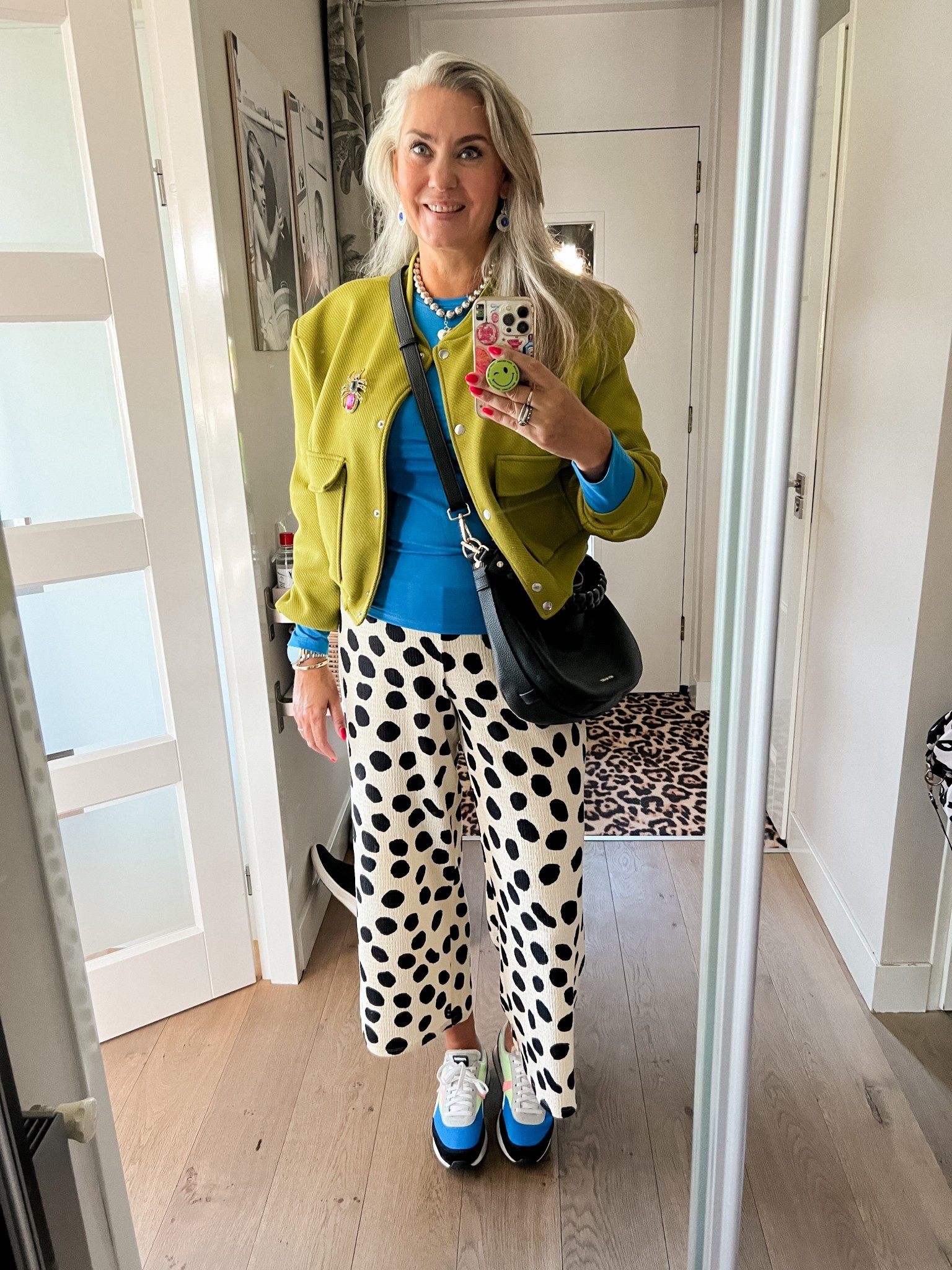 OOTD - Vrijdag. Chartreuse groen cropped bomber jasje (ou, Guts Gusto) over een blauwe longsleeve (https://hema-nl.mtpc.se/5639757, M), polka dot culotte broek (https://bonprix-nl.mtpc.se/5639763, L), felgekleurde Puma sneakers. 

#LTKnederlands #LTKmidsize #LTKeurope