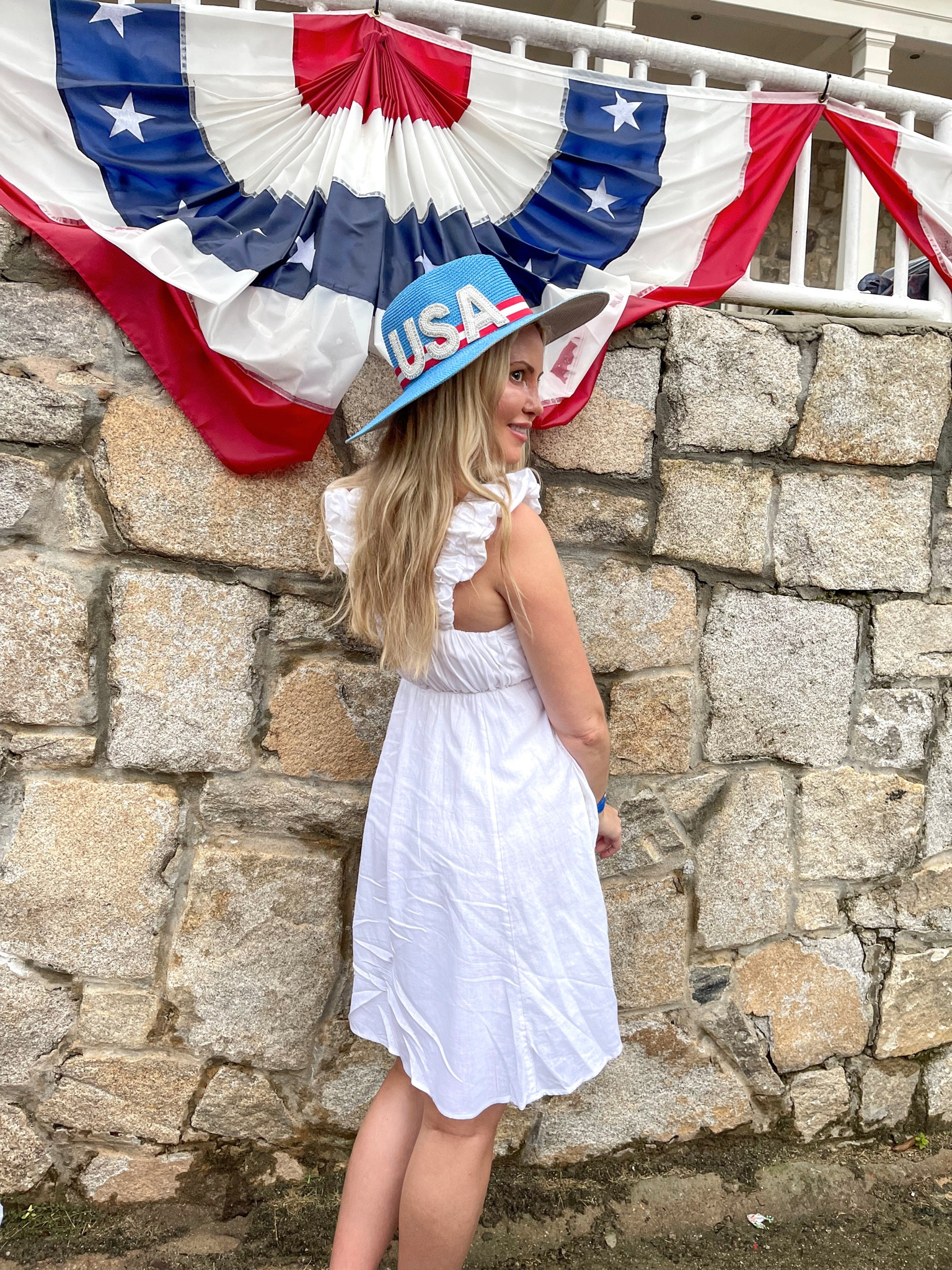 Love the poof straps and pockets on this dress!

Summer dress, white dress, Abercrombie, 4th of July

#LTKunder100 #LTKSeasonal #LTKstyletip