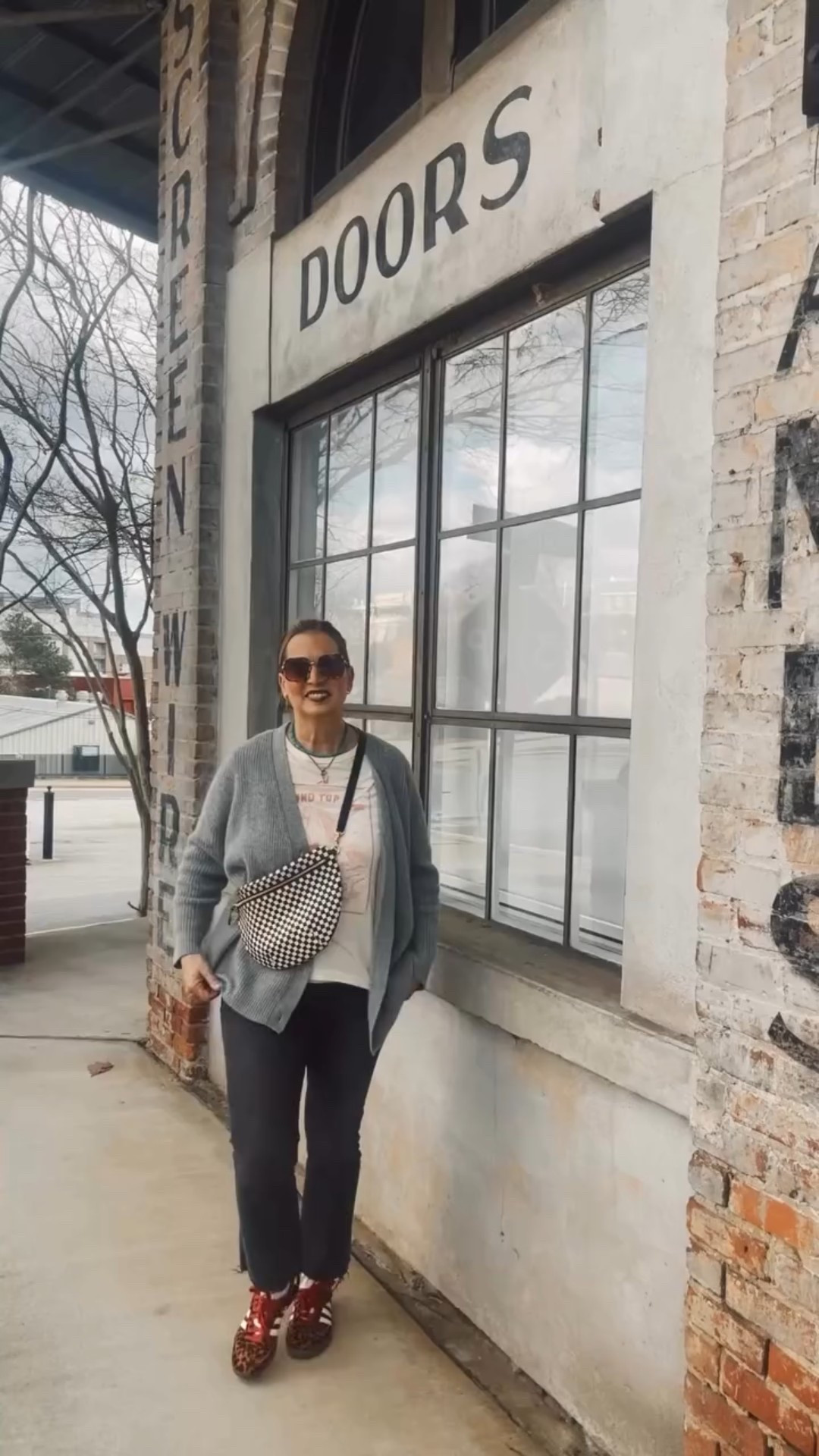 This is a look I wear on repeat. Love a graphic tee/cardigan combo. And this bag + shoe combo is the pair I didn’t know I needed. I love them together. What do you think? Comment PIXIE for links to exact look.

Comment PIXIE below to receive a DM with the link to this post on my LTK ⬇ https://liketk.it/5IXc7 

#over50outfit #costperwear #luxurylookover50 #jeansover50 #bestsellingjeans