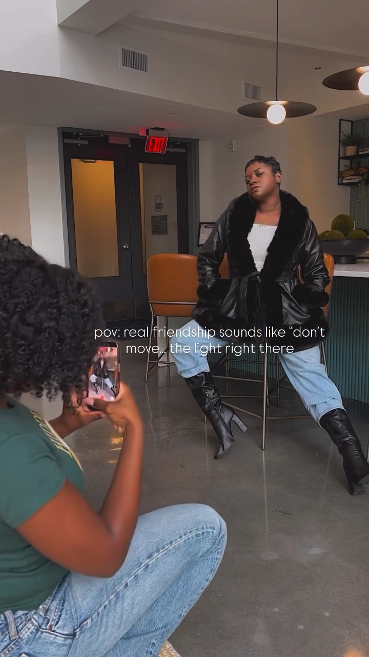 Not every friend will take 200 pics of you and still say “we can do better.” 😭 If she chasing the light for you, keep her ❤️
.
.
#friendshipgoals #blackwomencreate #bestfriendsgoals #takingpictures #atlantacontentcreator friends shooting content, content tips, atlanta creators