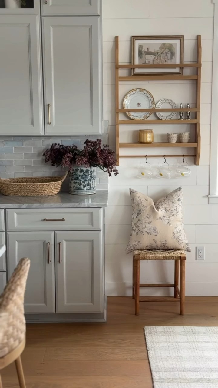 Found the perfect kitchen shelf for this wall! I love it for displaying plates and decor. 

Kitchen decor, kitchen refresh, organic home decor, wall shelf

#LTKHome