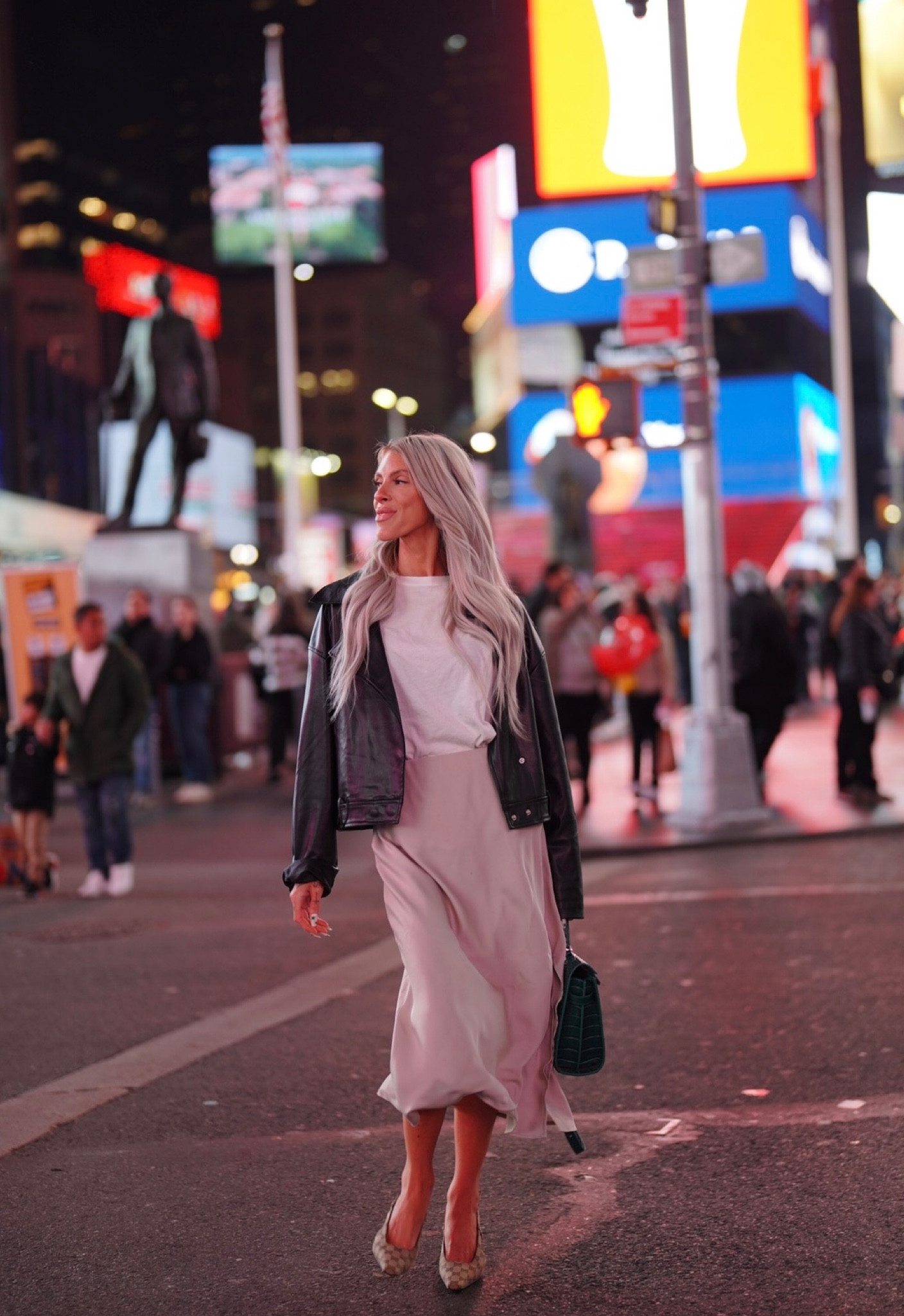 She’s a New York girl
(I couldn’t find the exact color of my bag on Macy’s site, but this beige one is the exact same bag in a different color. I would check their actual website if you want the same color bag I have.)

#LTKtravel #LTKSeasonal #LTKstyletip